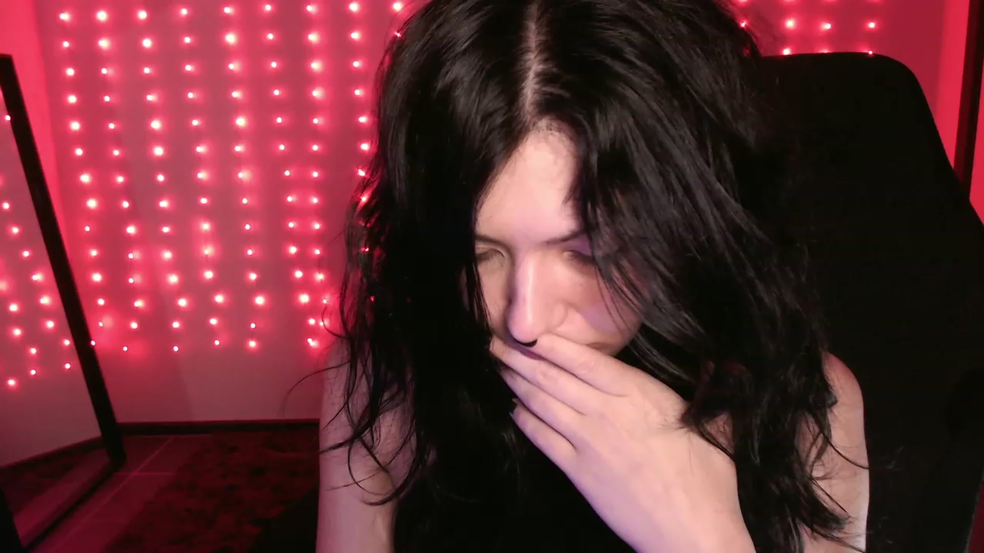 Gallery image thumbnail from RoomToAvoid's myfreecams stream on, 12/21/2023, 23:55 image 11 of 20