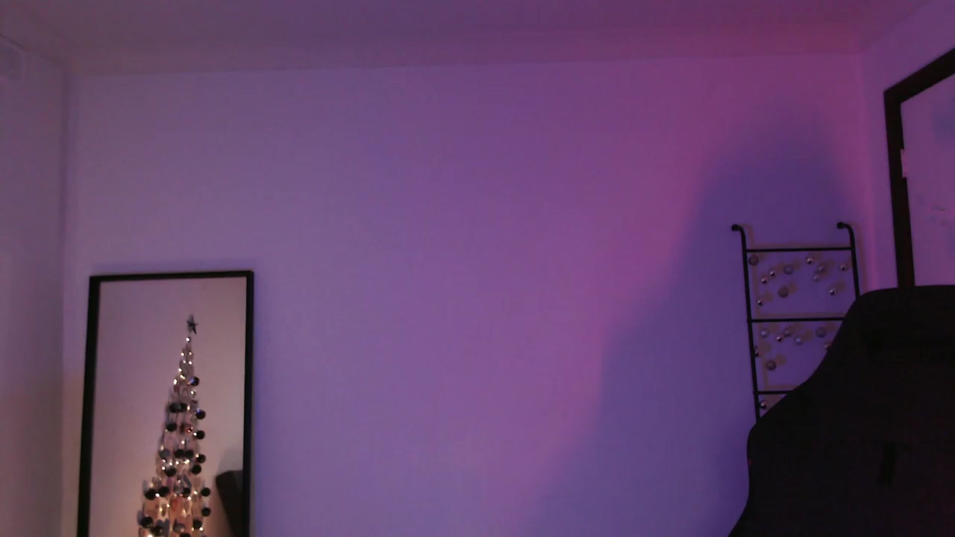 Gallery image thumbnail from RoomToAvoid's myfreecams stream on, 12/22/2023, 24:57 image 15 of 20