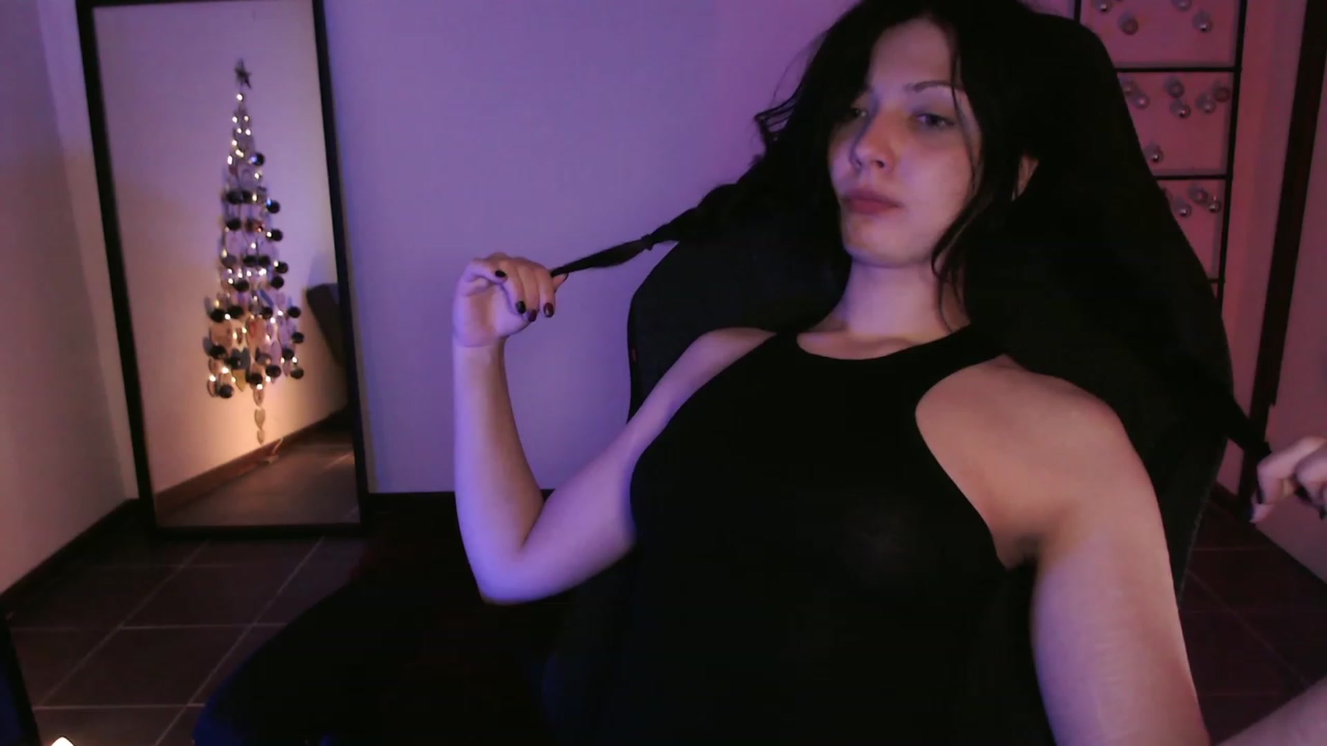 Gallery image thumbnail from RoomToAvoid's myfreecams stream on, 12/22/2023, 24:57 image 2 of 20