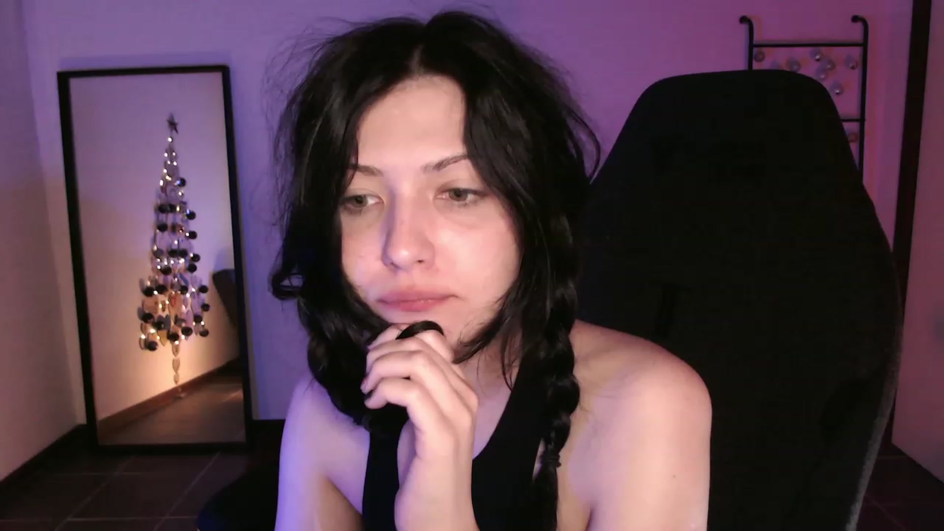 Gallery image thumbnail from RoomToAvoid's myfreecams stream on, 12/22/2023, 24:57 image 10 of 20