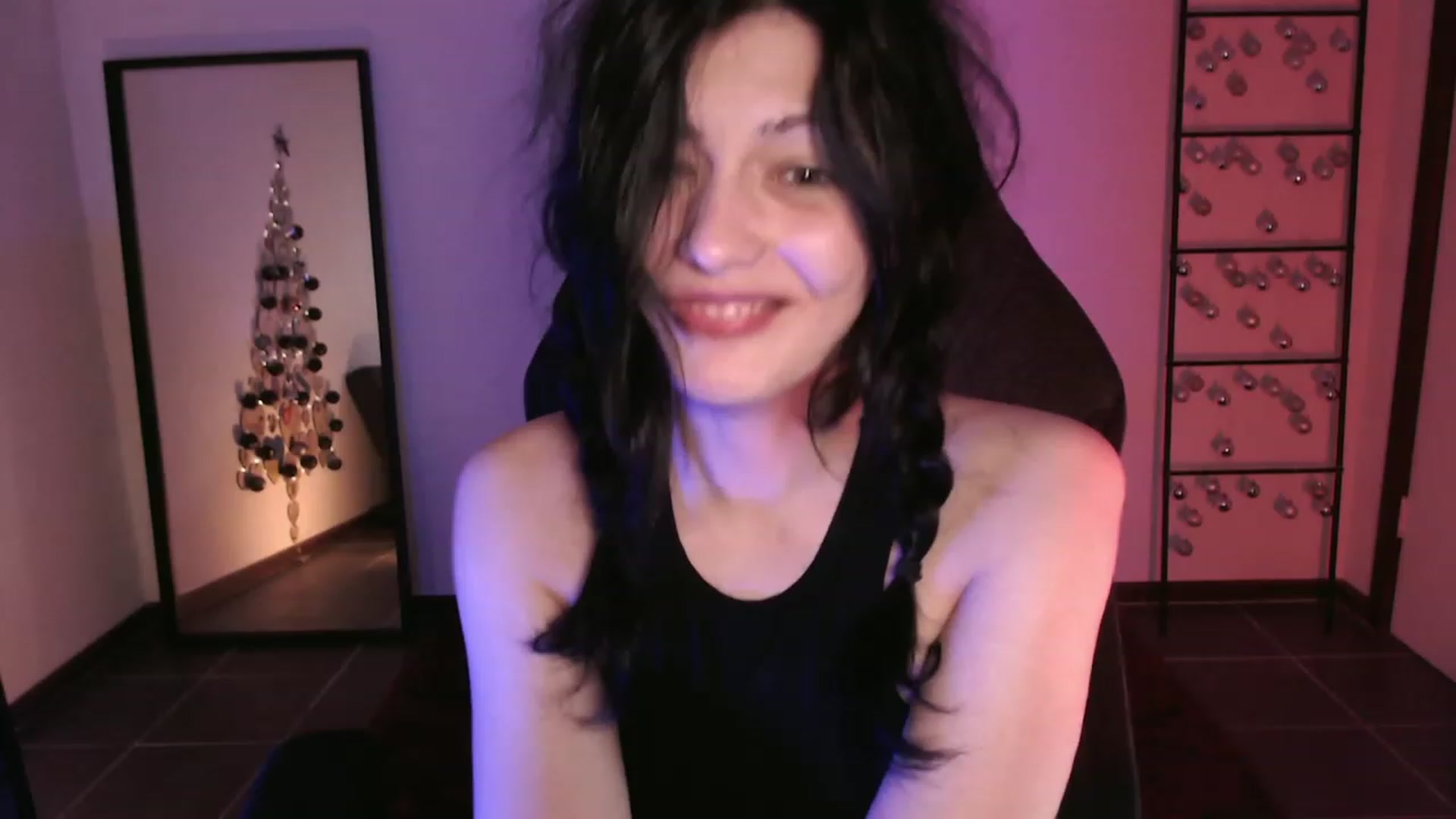 Gallery image thumbnail from RoomToAvoid's myfreecams stream on, 12/22/2023, 24:57 image 17 of 20