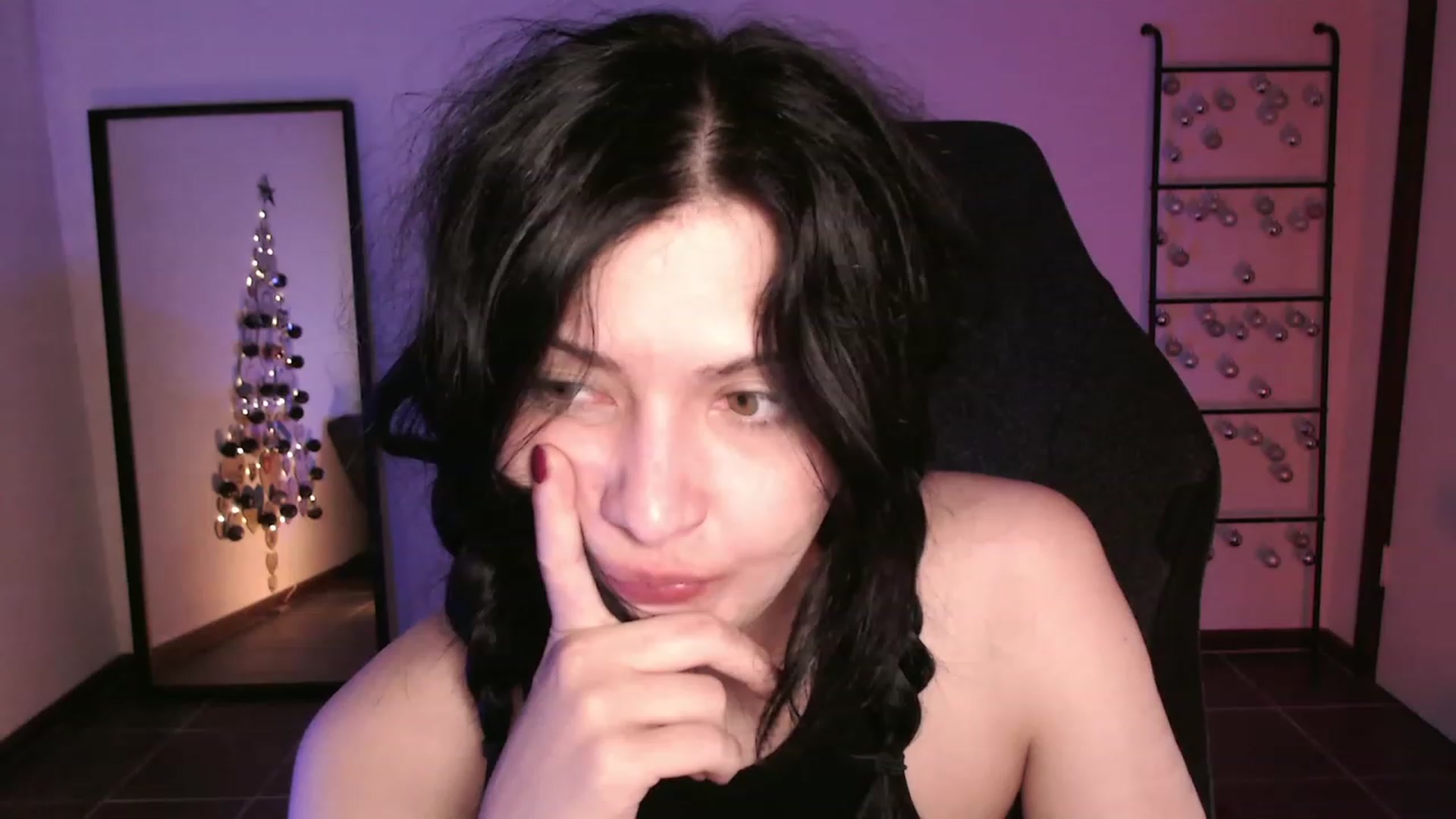 Gallery image thumbnail from RoomToAvoid's myfreecams stream on, 12/22/2023, 24:57 image 8 of 20