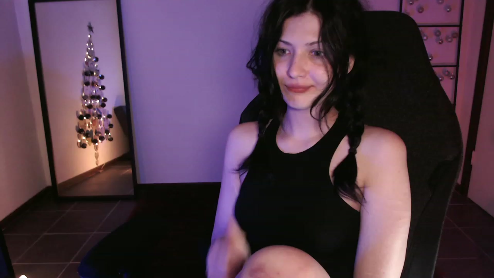 Gallery image thumbnail from RoomToAvoid's myfreecams stream on, 12/22/2023, 24:57 image 3 of 20