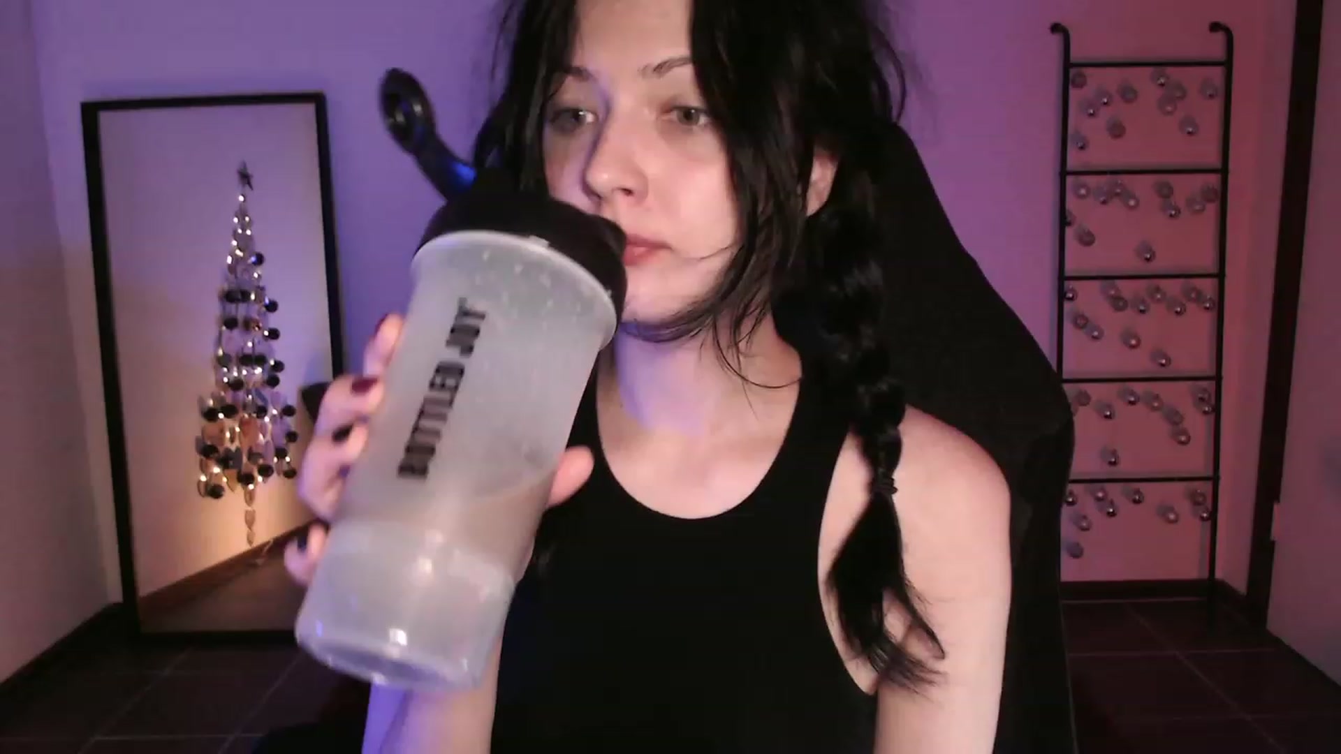 Gallery image thumbnail from RoomToAvoid's myfreecams stream on, 12/22/2023, 24:57 image 7 of 20