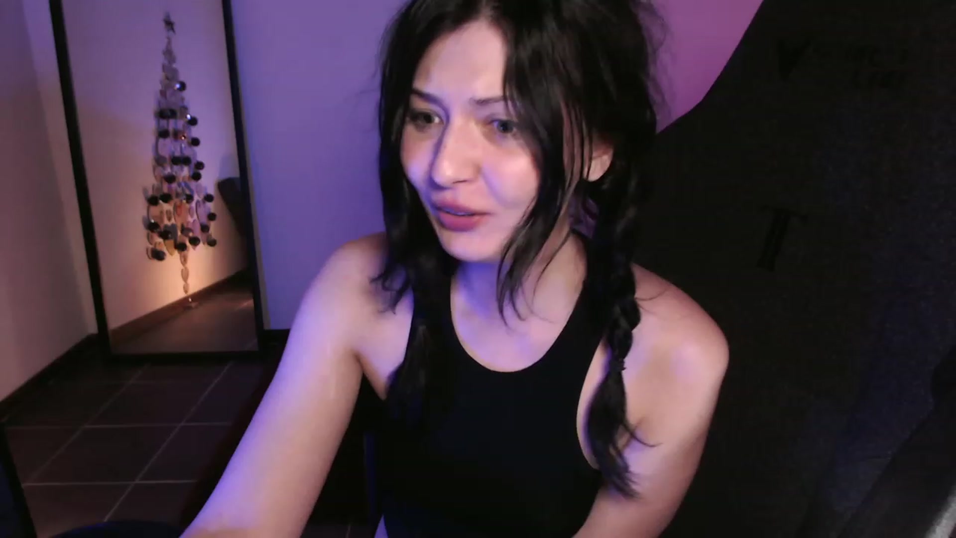 Gallery image thumbnail from RoomToAvoid's myfreecams stream on, 12/22/2023, 02:20 image 5 of 20