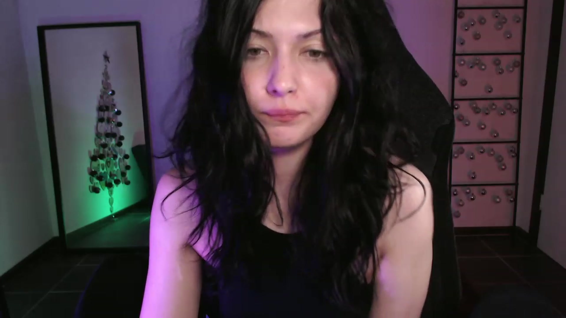 Gallery image thumbnail from RoomToAvoid's myfreecams stream on, 12/22/2023, 02:20 image 18 of 20