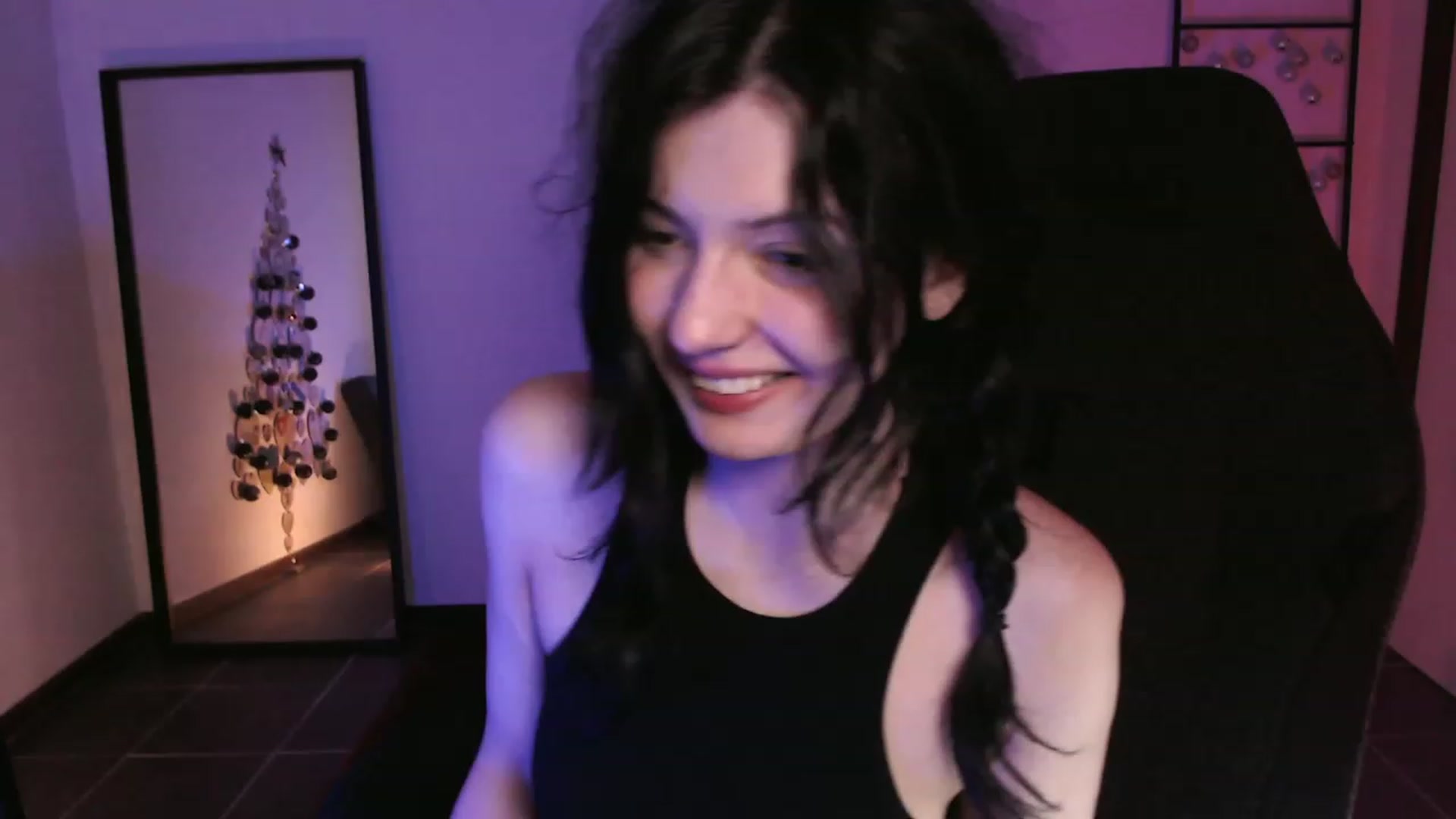 Gallery image thumbnail from RoomToAvoid's myfreecams stream on, 12/22/2023, 02:20 image 1 of 20