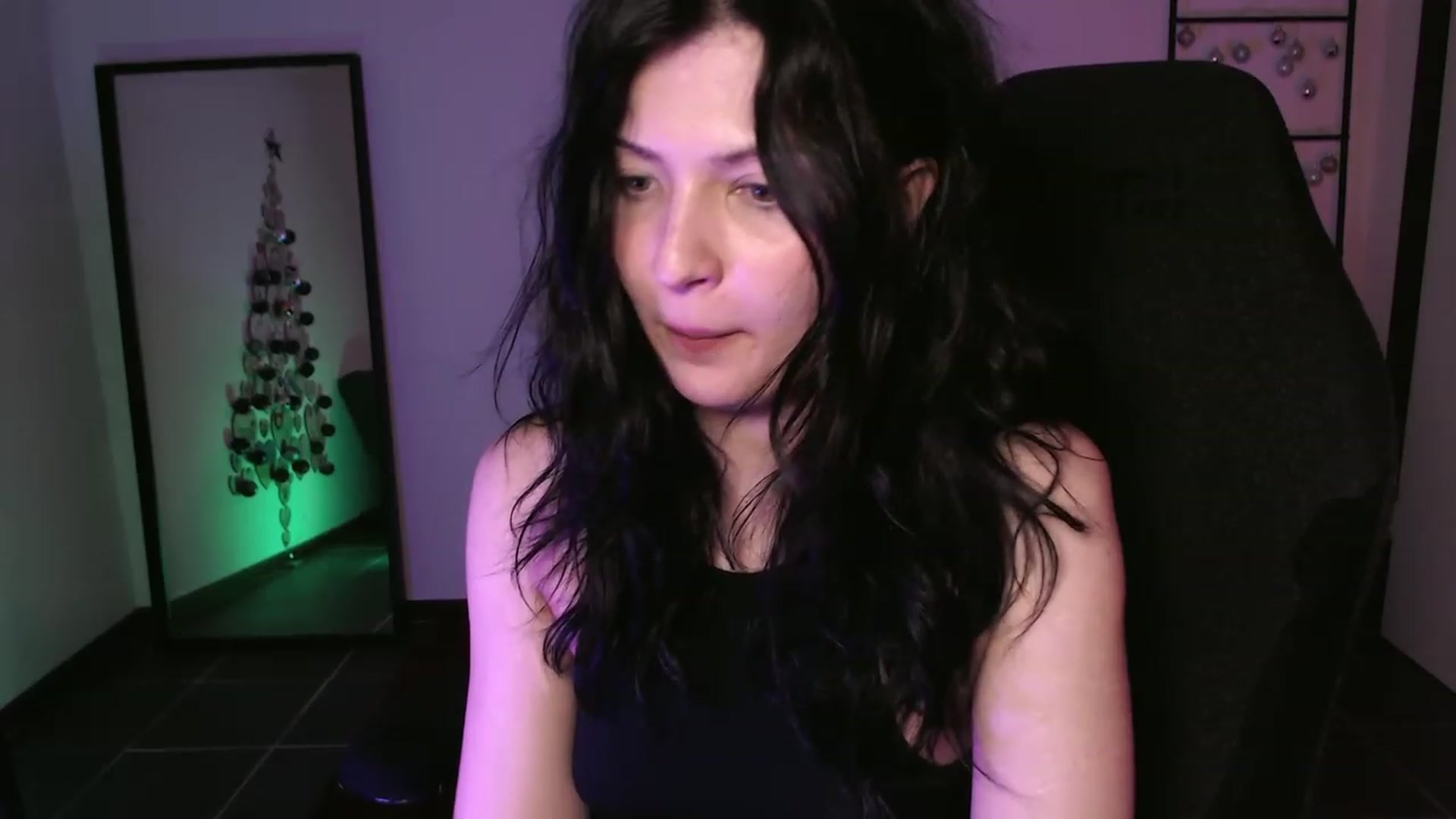 Gallery image thumbnail from RoomToAvoid's myfreecams stream on, 12/22/2023, 02:20 image 19 of 20