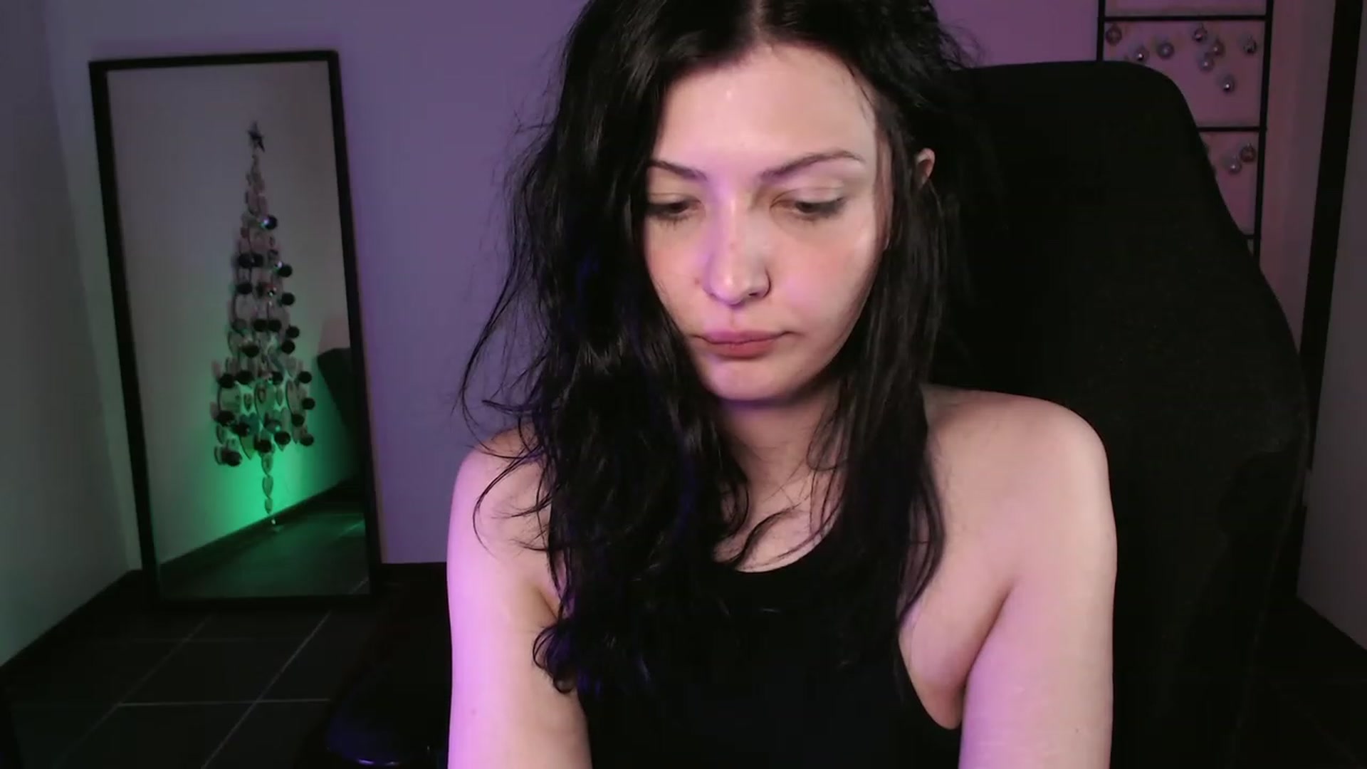 Gallery image thumbnail from RoomToAvoid's myfreecams stream on, 12/22/2023, 02:20 image 20 of 20