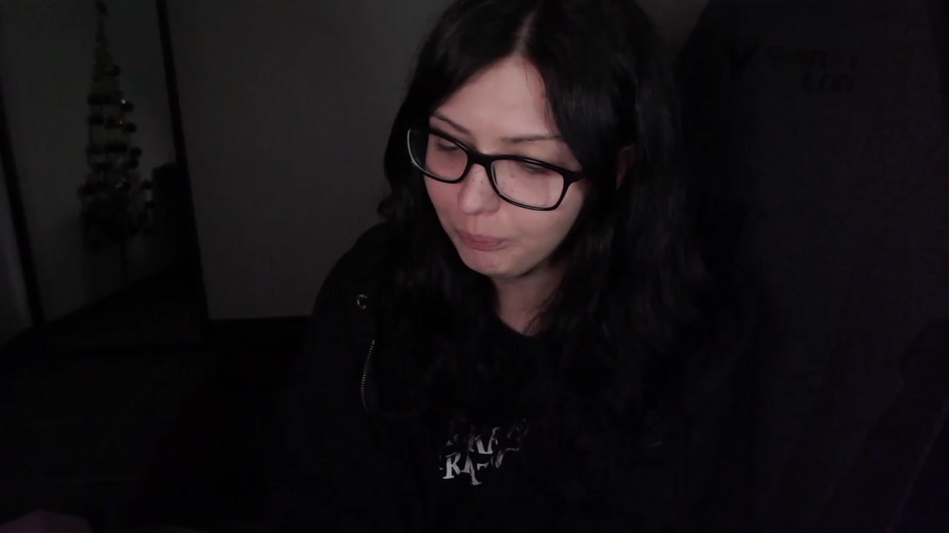 Gallery image thumbnail from RoomToAvoid's myfreecams stream on, 12/25/2023, 10:07 image 3 of 20