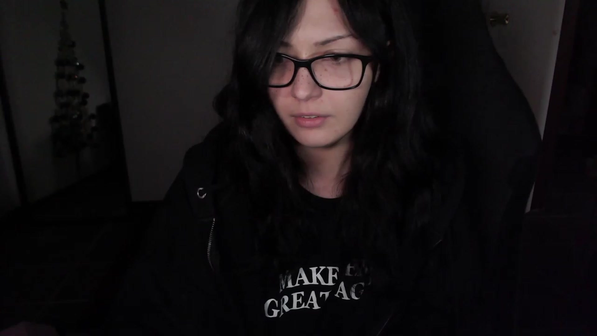 Gallery image thumbnail from RoomToAvoid's myfreecams stream on, 12/25/2023, 10:07 image 2 of 20