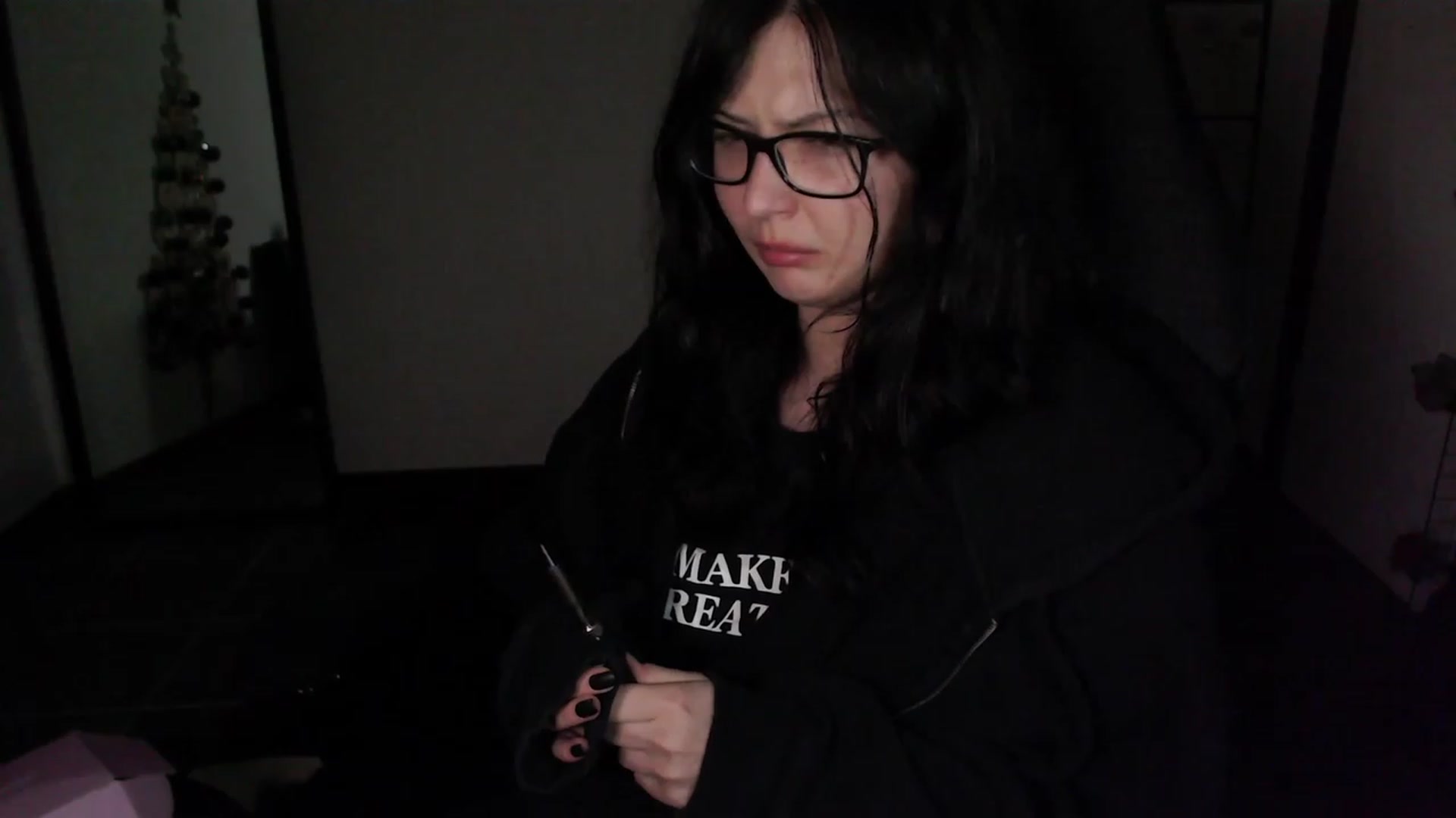 Gallery image thumbnail from RoomToAvoid's myfreecams stream on, 12/25/2023, 10:07 image 19 of 20