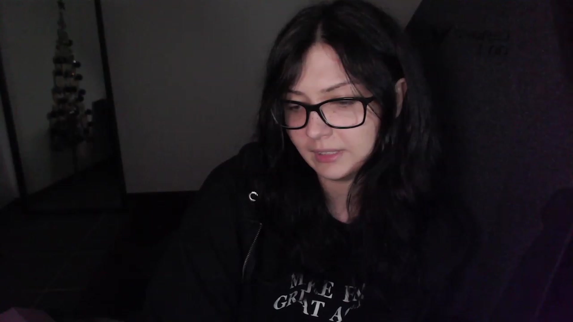 Gallery image thumbnail from RoomToAvoid's myfreecams stream on, 12/25/2023, 10:07 image 4 of 20