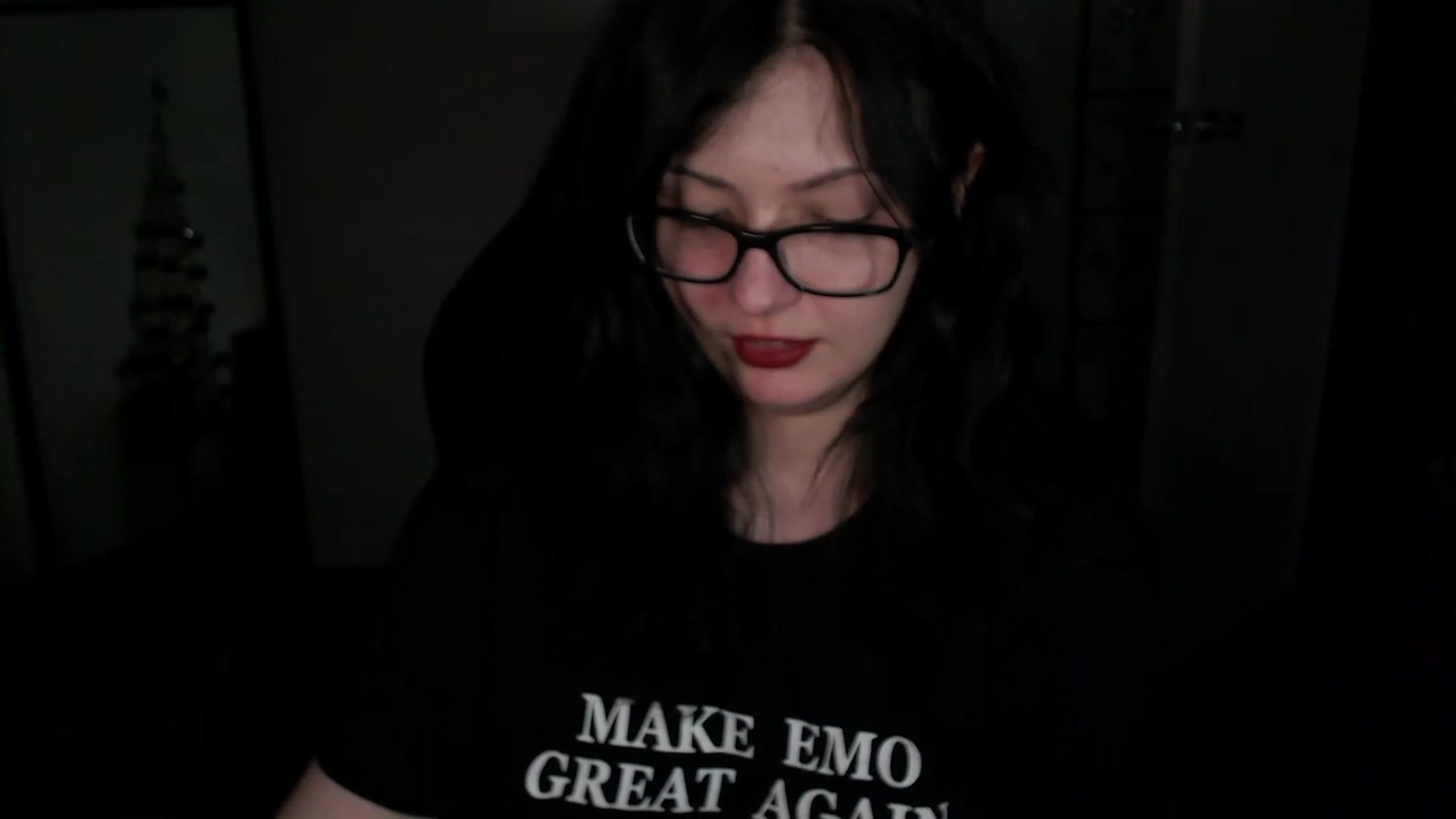 Gallery image thumbnail from RoomToAvoid's myfreecams stream on, 12/25/2023, 10:07 image 12 of 20
