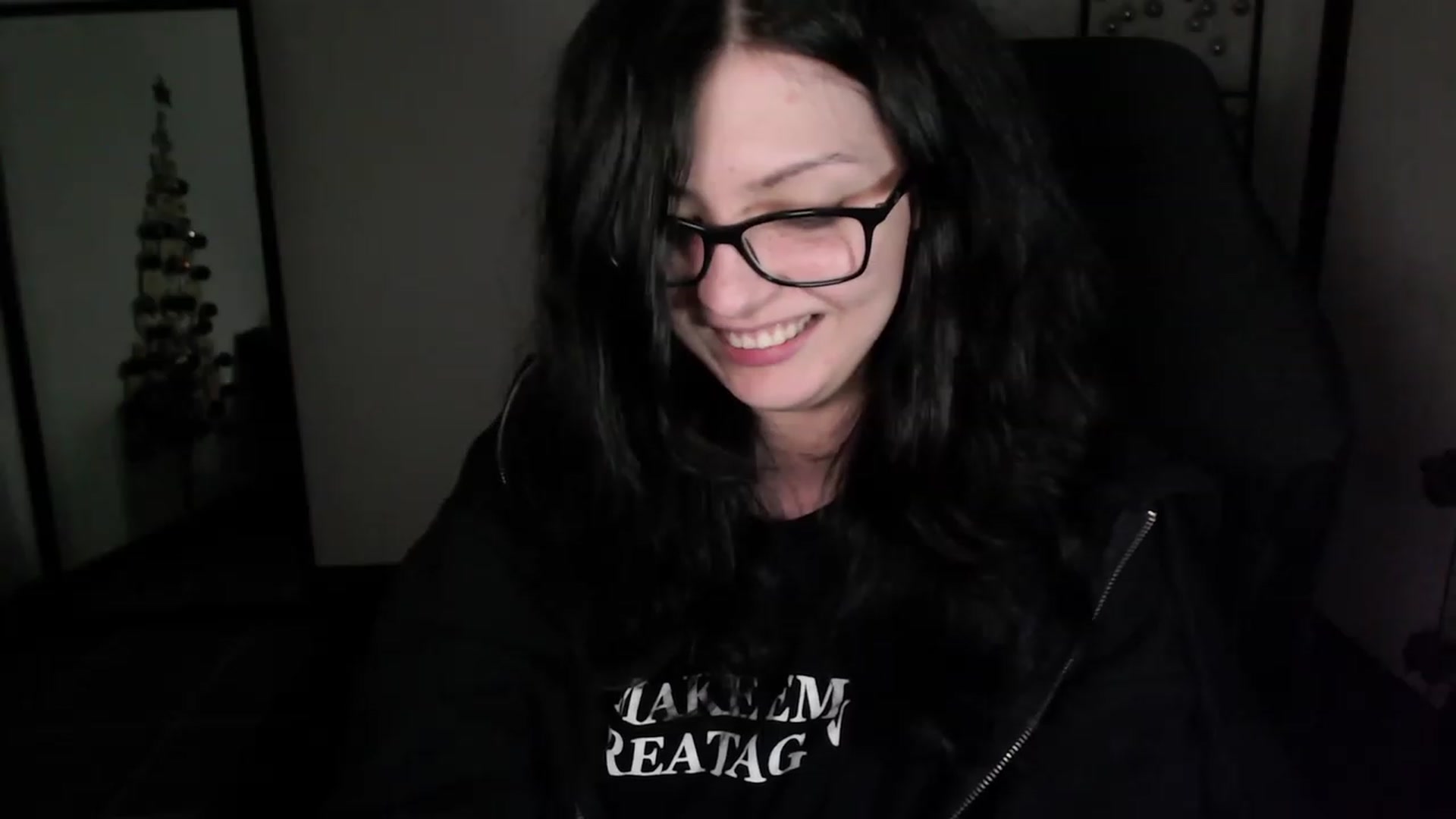 Gallery image thumbnail from RoomToAvoid's myfreecams stream on, 12/25/2023, 10:07 image 10 of 20
