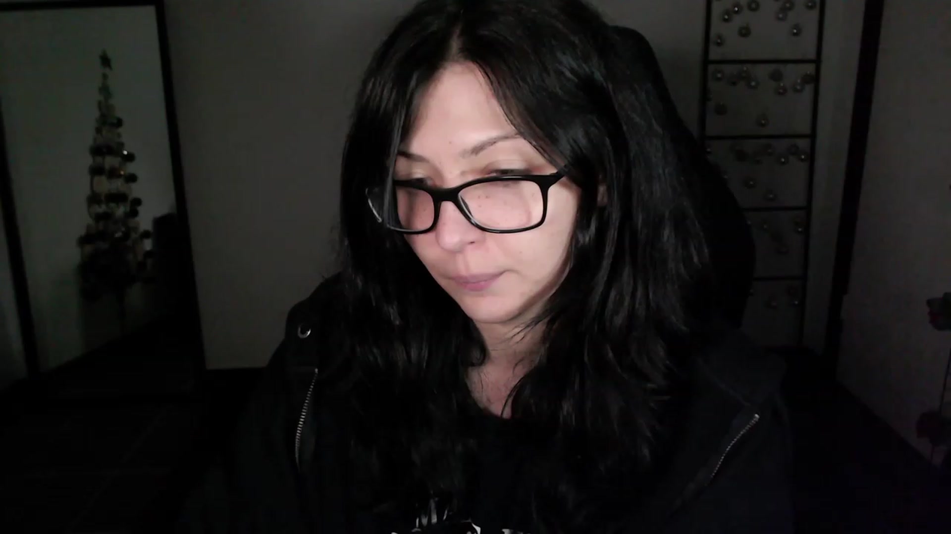 Gallery image thumbnail from RoomToAvoid's myfreecams stream on, 12/25/2023, 10:07 image 11 of 20