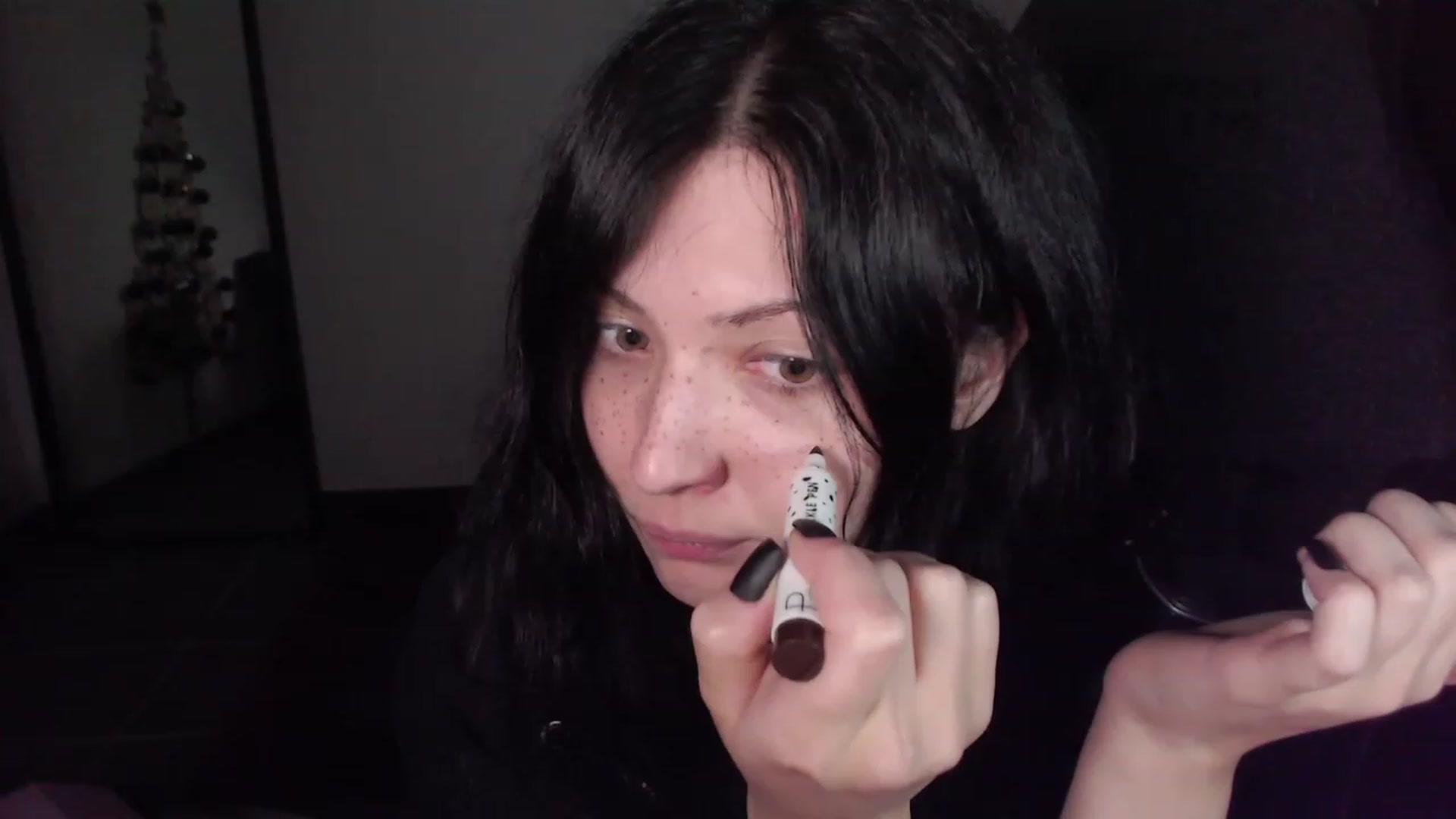 Gallery image thumbnail from RoomToAvoid's myfreecams stream on, 12/25/2023, 10:07 image 5 of 20