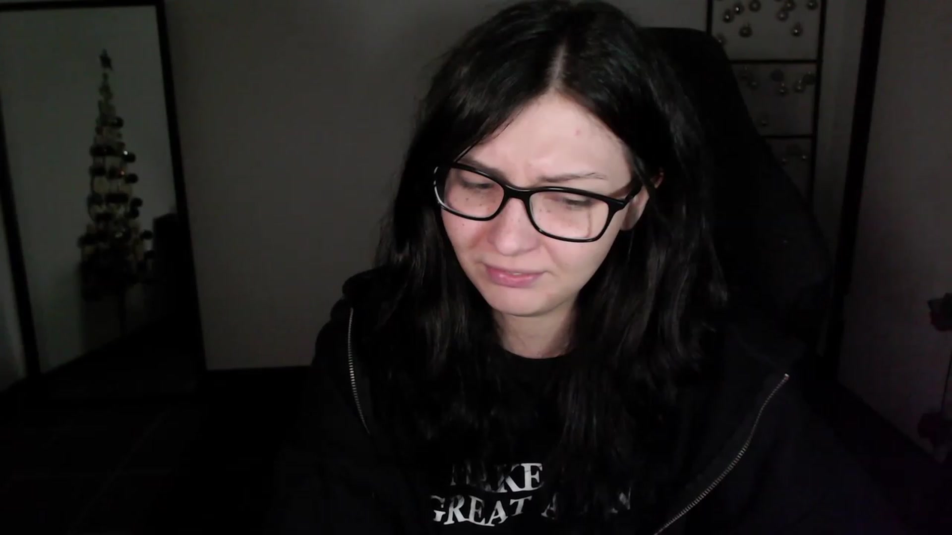 Gallery image thumbnail from RoomToAvoid's myfreecams stream on, 12/25/2023, 10:07 image 9 of 20