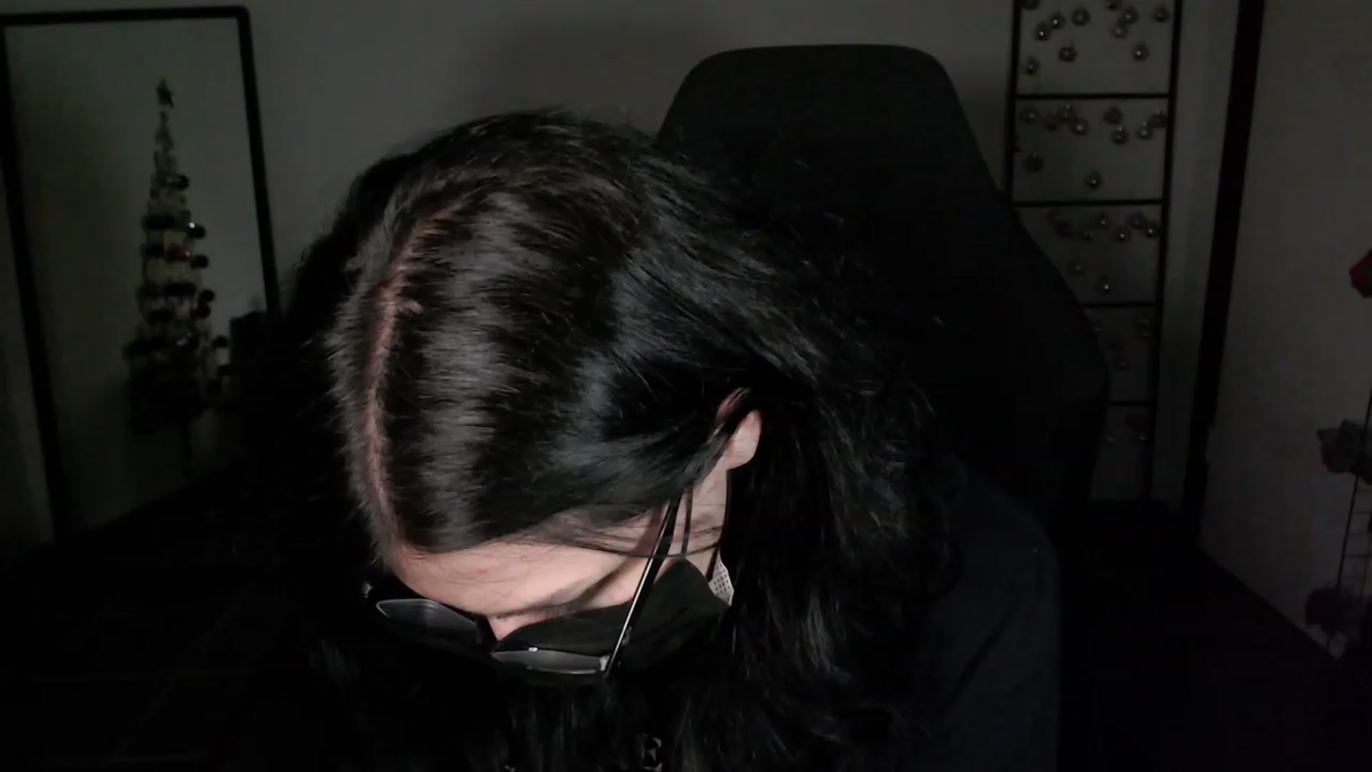 Gallery image thumbnail from RoomToAvoid's myfreecams stream on, 12/25/2023, 10:07 image 13 of 20