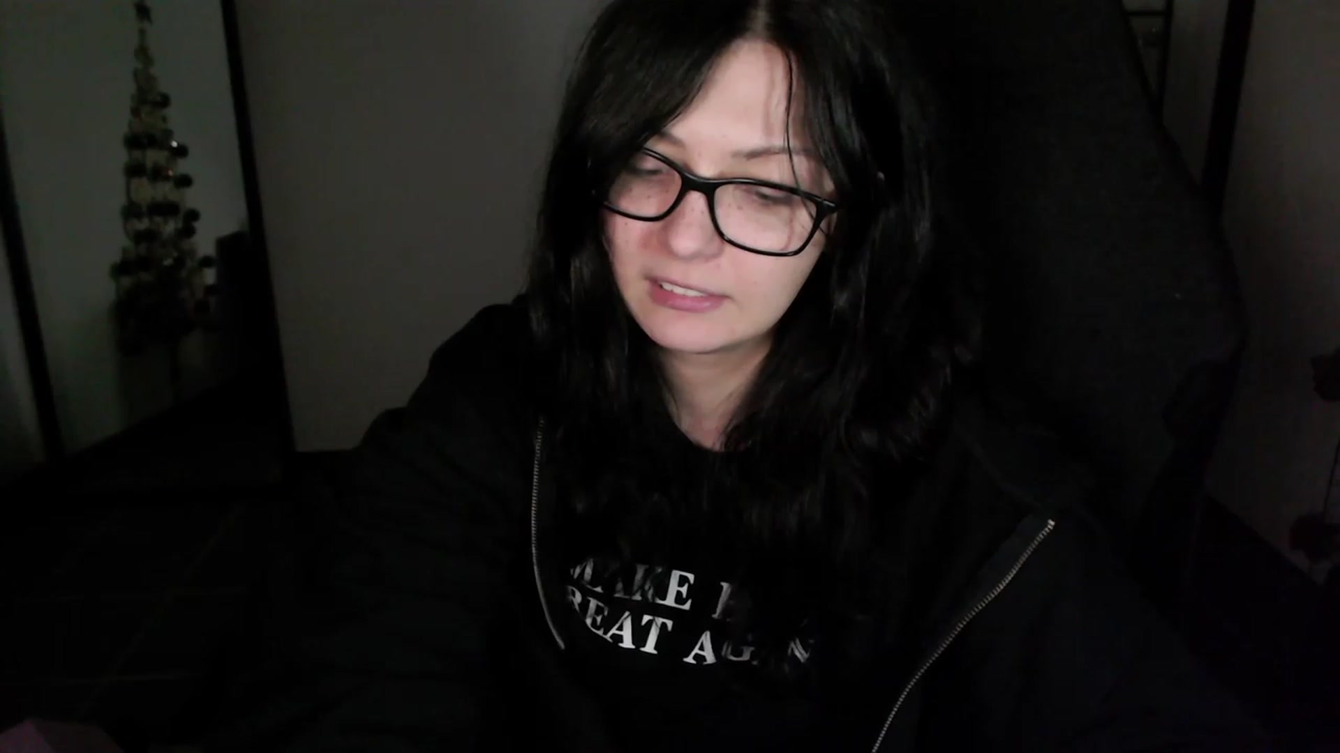 Gallery image thumbnail from RoomToAvoid's myfreecams stream on, 12/25/2023, 10:07 image 8 of 20