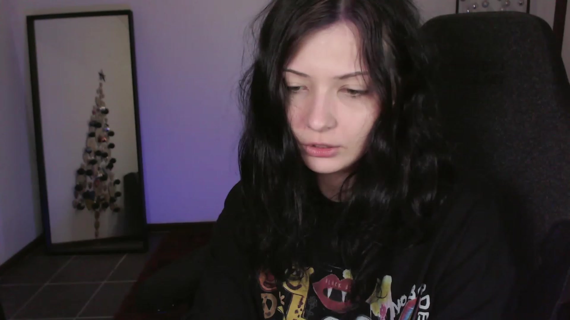 Gallery image thumbnail from RoomToAvoid's myfreecams stream on, 12/29/2023, 02:41 image 2 of 20