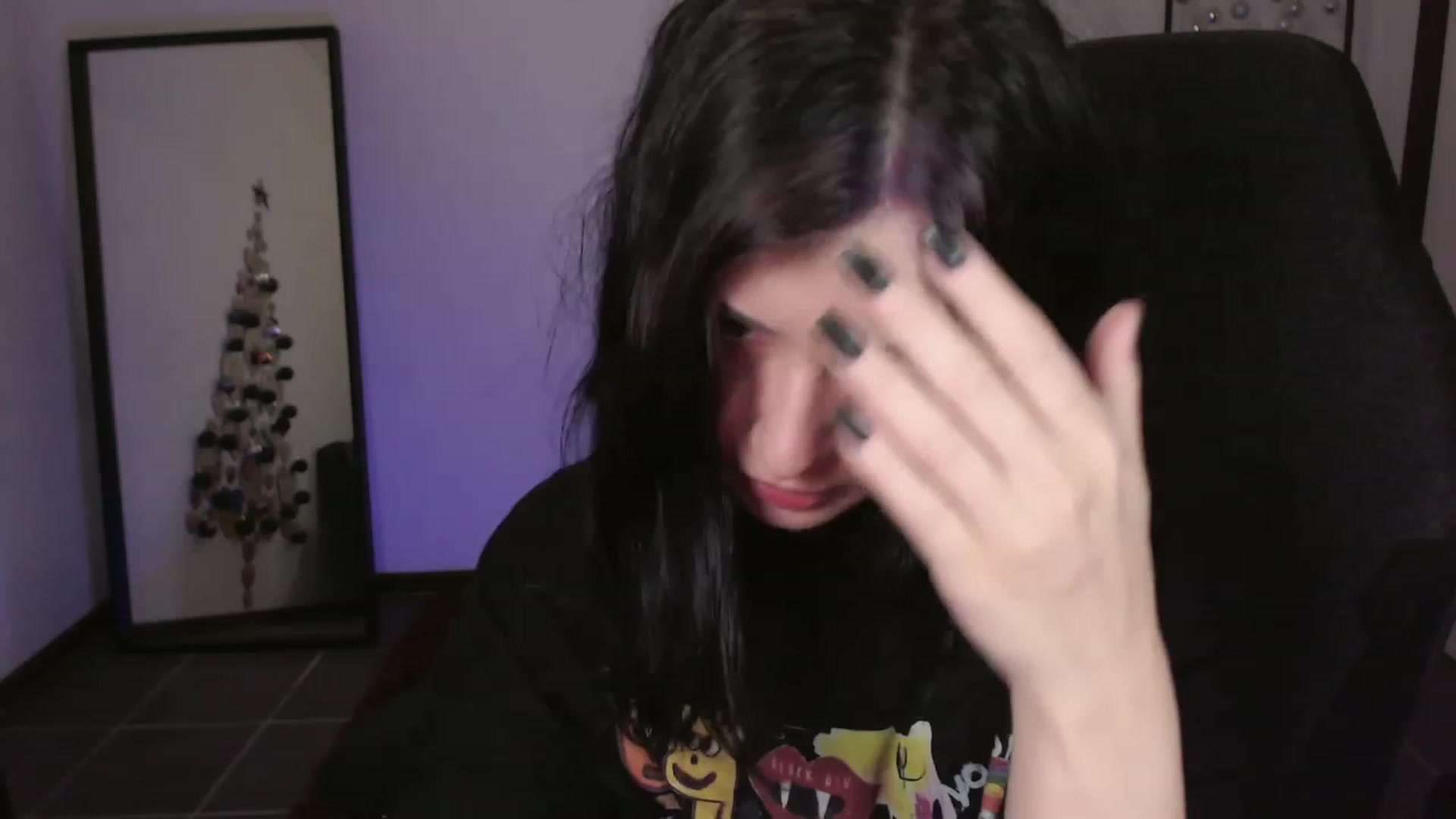 Gallery image thumbnail from RoomToAvoid's myfreecams stream on, 12/29/2023, 02:41 image 1 of 20