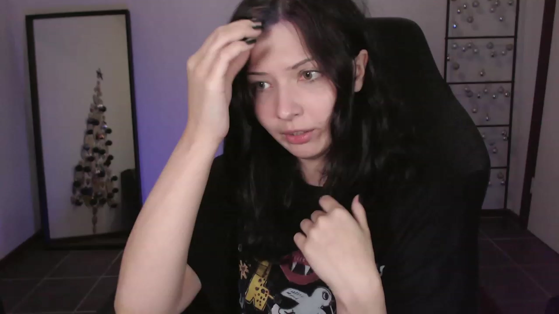 Gallery image thumbnail from RoomToAvoid's myfreecams stream on, 12/29/2023, 02:41 image 4 of 20