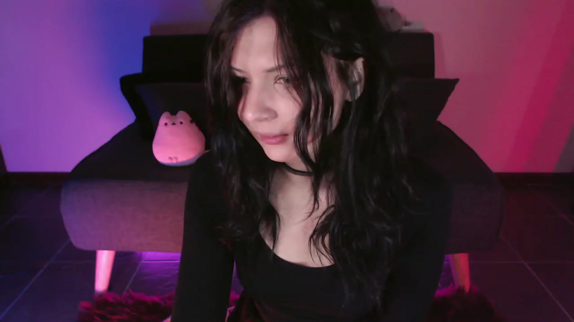 Gallery image thumbnail from RoomToAvoid's myfreecams stream on, 12/31/2023, 04:27 image 3 of 20