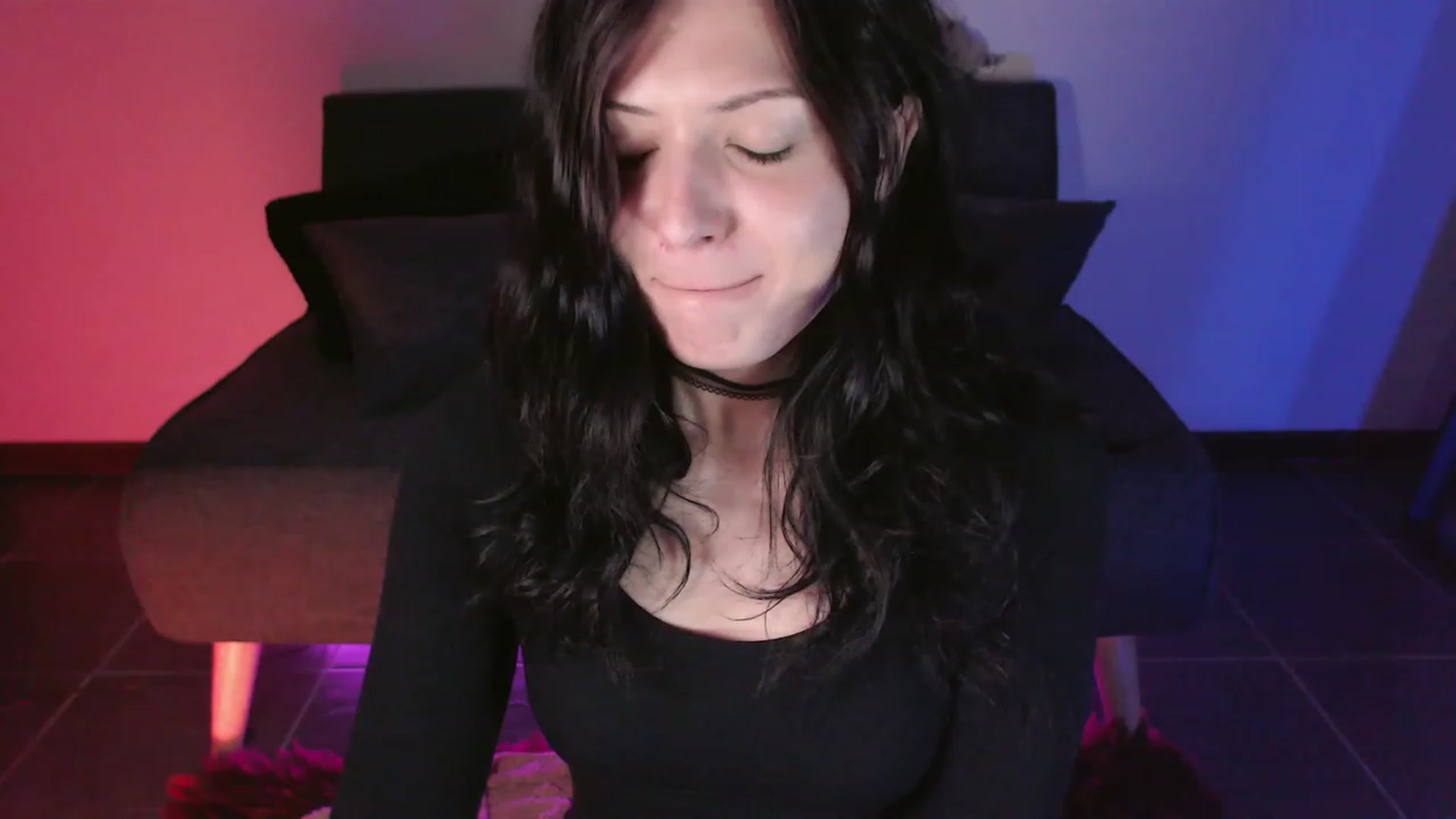 Gallery image thumbnail from RoomToAvoid's myfreecams stream on, 12/31/2023, 04:27 image 12 of 20