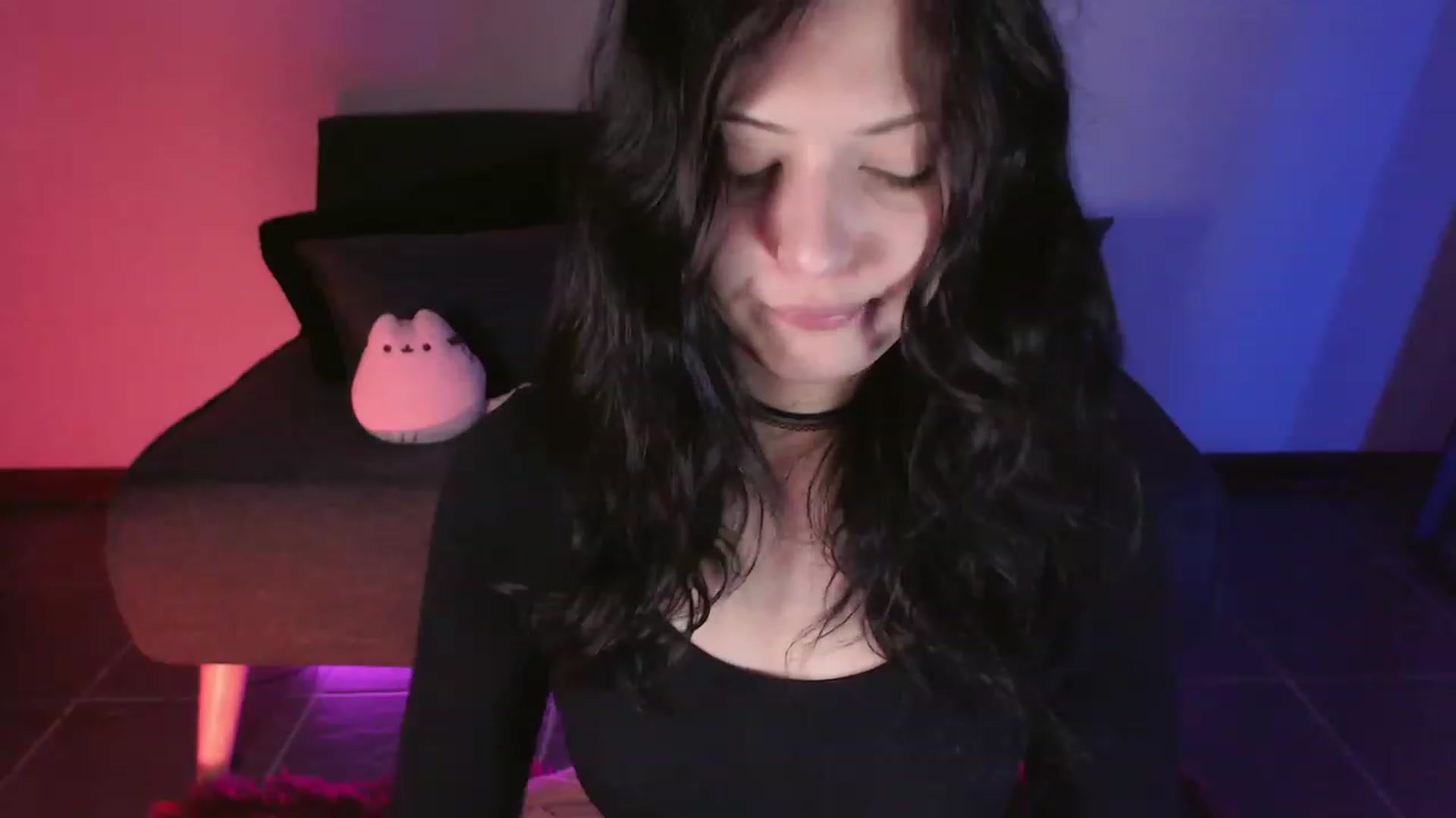 Gallery image thumbnail from RoomToAvoid's myfreecams stream on, 12/31/2023, 04:27 image 11 of 20