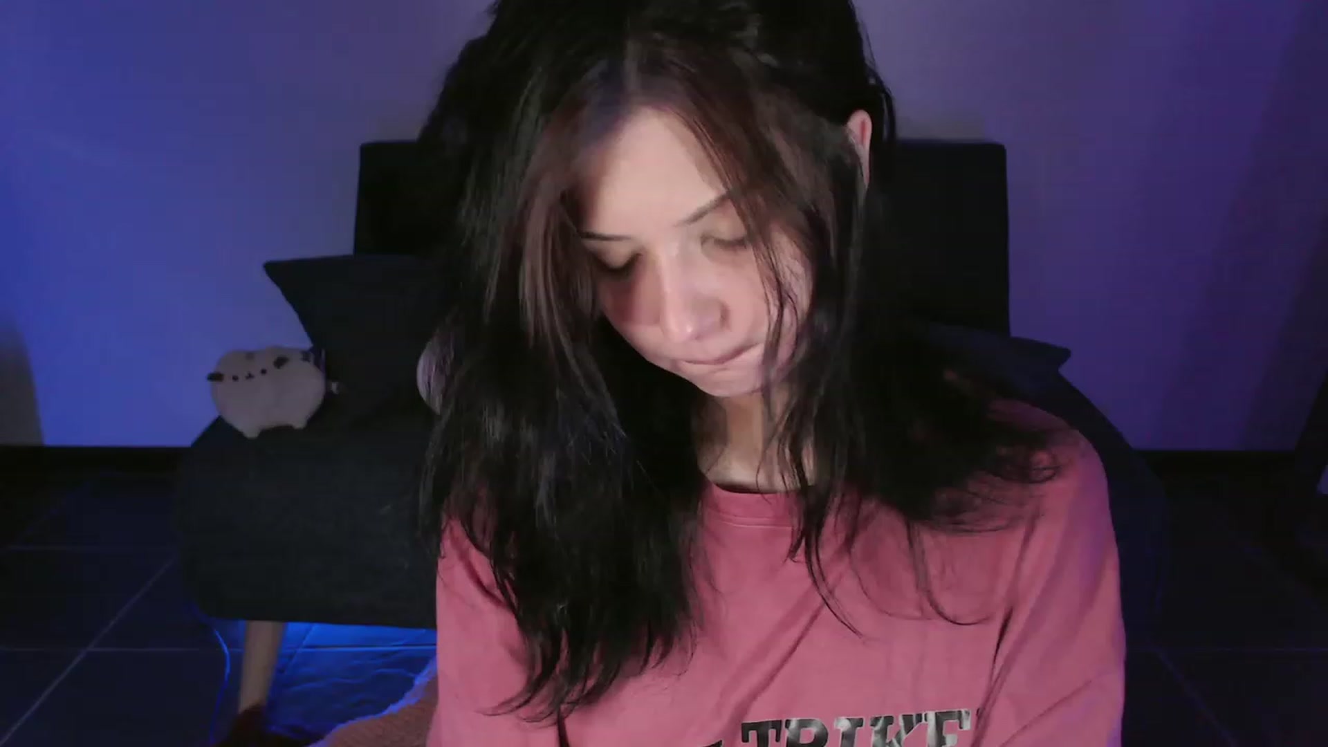 Gallery image thumbnail from RoomToAvoid's myfreecams stream on, 01/02/2024, 02:54 image 4 of 20