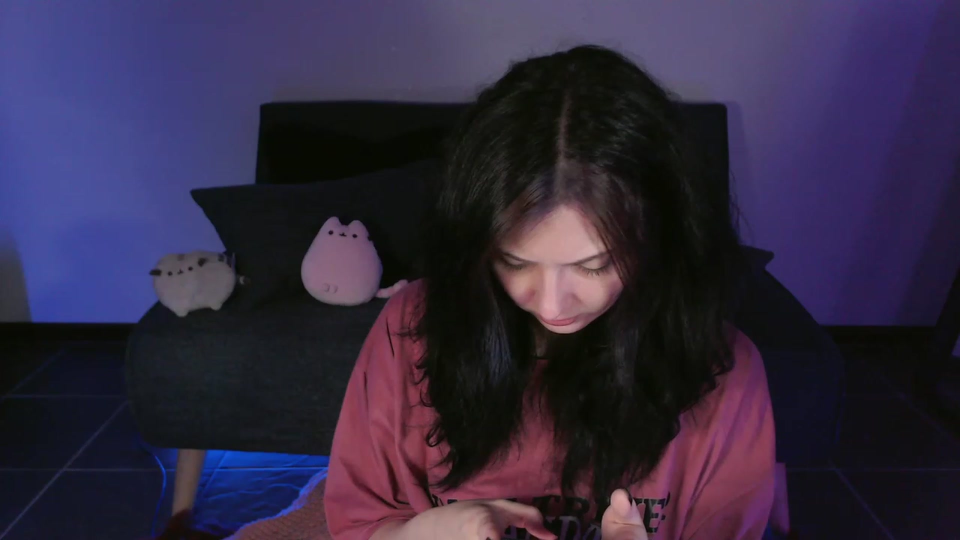 Gallery image thumbnail from RoomToAvoid's myfreecams stream on, 01/02/2024, 02:54 image 7 of 20