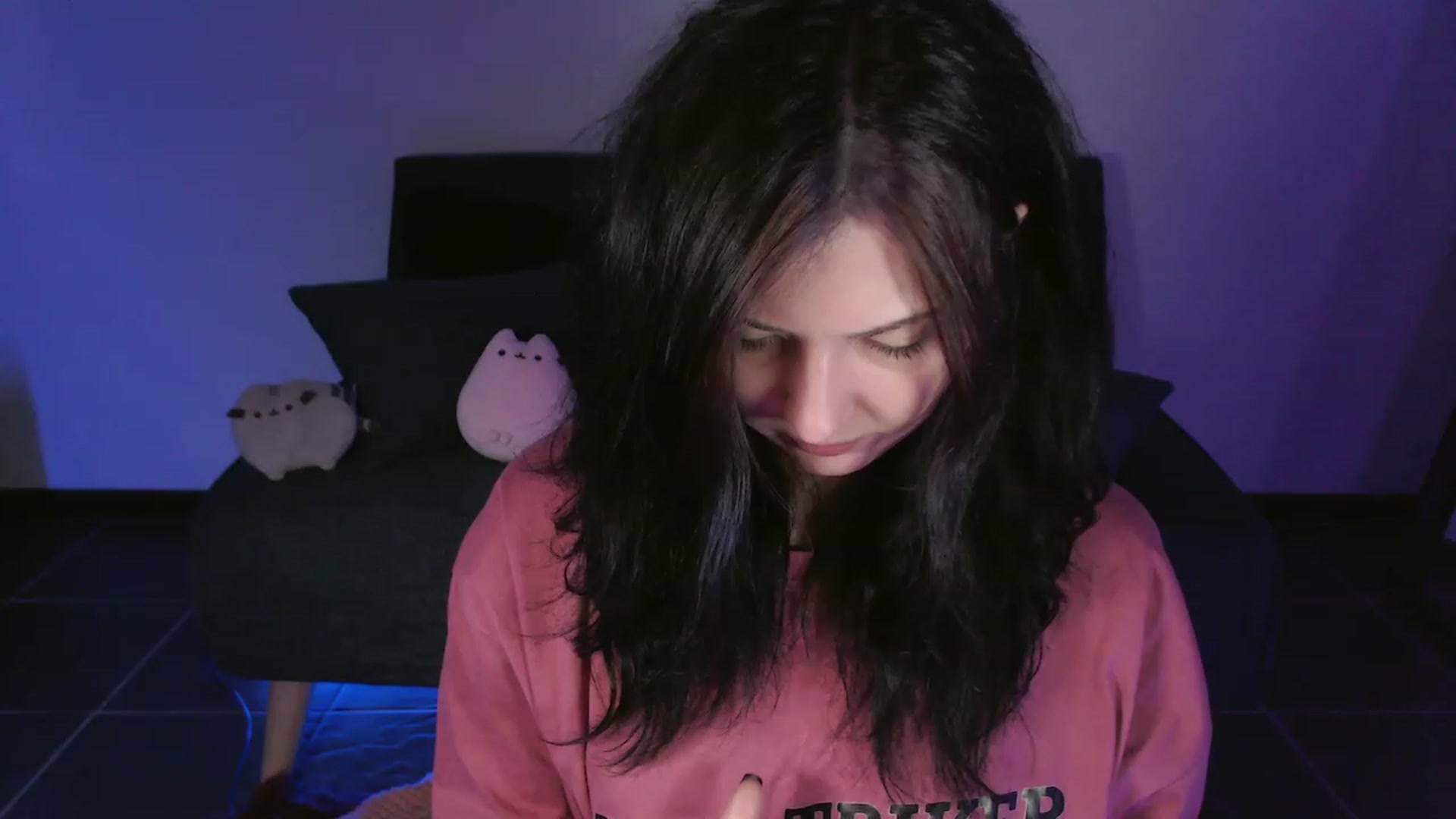 Gallery image thumbnail from RoomToAvoid's myfreecams stream on, 01/02/2024, 02:54 image 6 of 20