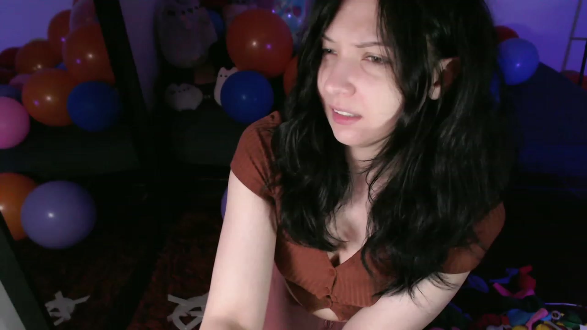 Gallery image thumbnail from RoomToAvoid's myfreecams stream on, 01/11/2024, 06:24 image 5 of 20
