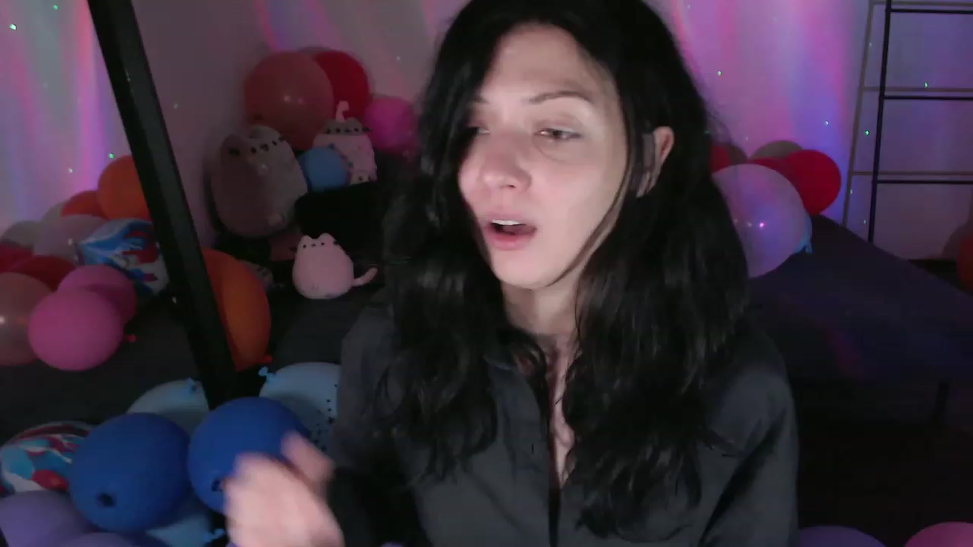 Gallery image thumbnail from RoomToAvoid's myfreecams stream on, 01/12/2024, 03:54 image 1 of 20
