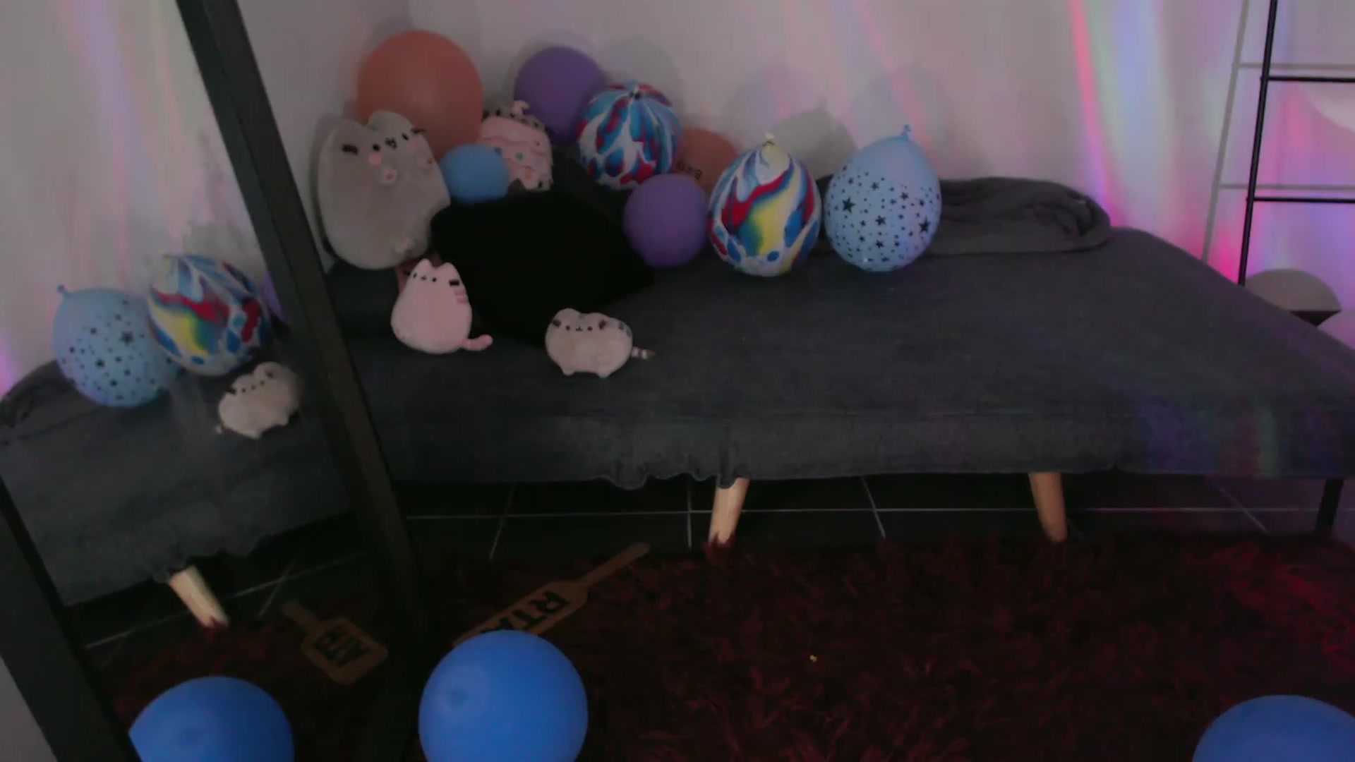 Gallery image thumbnail from RoomToAvoid's myfreecams stream on, 01/12/2024, 06:04 image 13 of 20