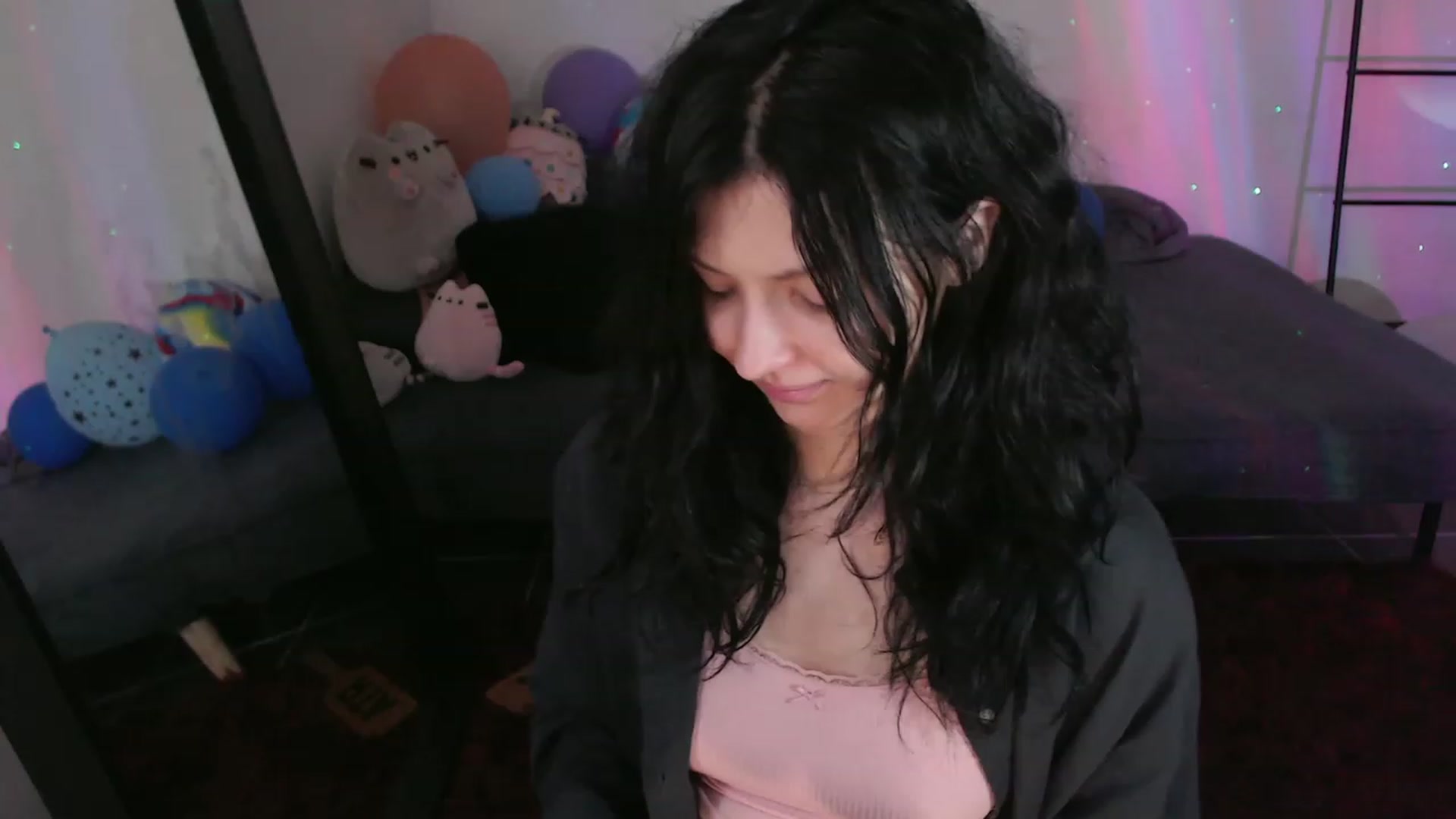 Gallery image thumbnail from RoomToAvoid's myfreecams stream on, 01/12/2024, 06:04 image 8 of 20