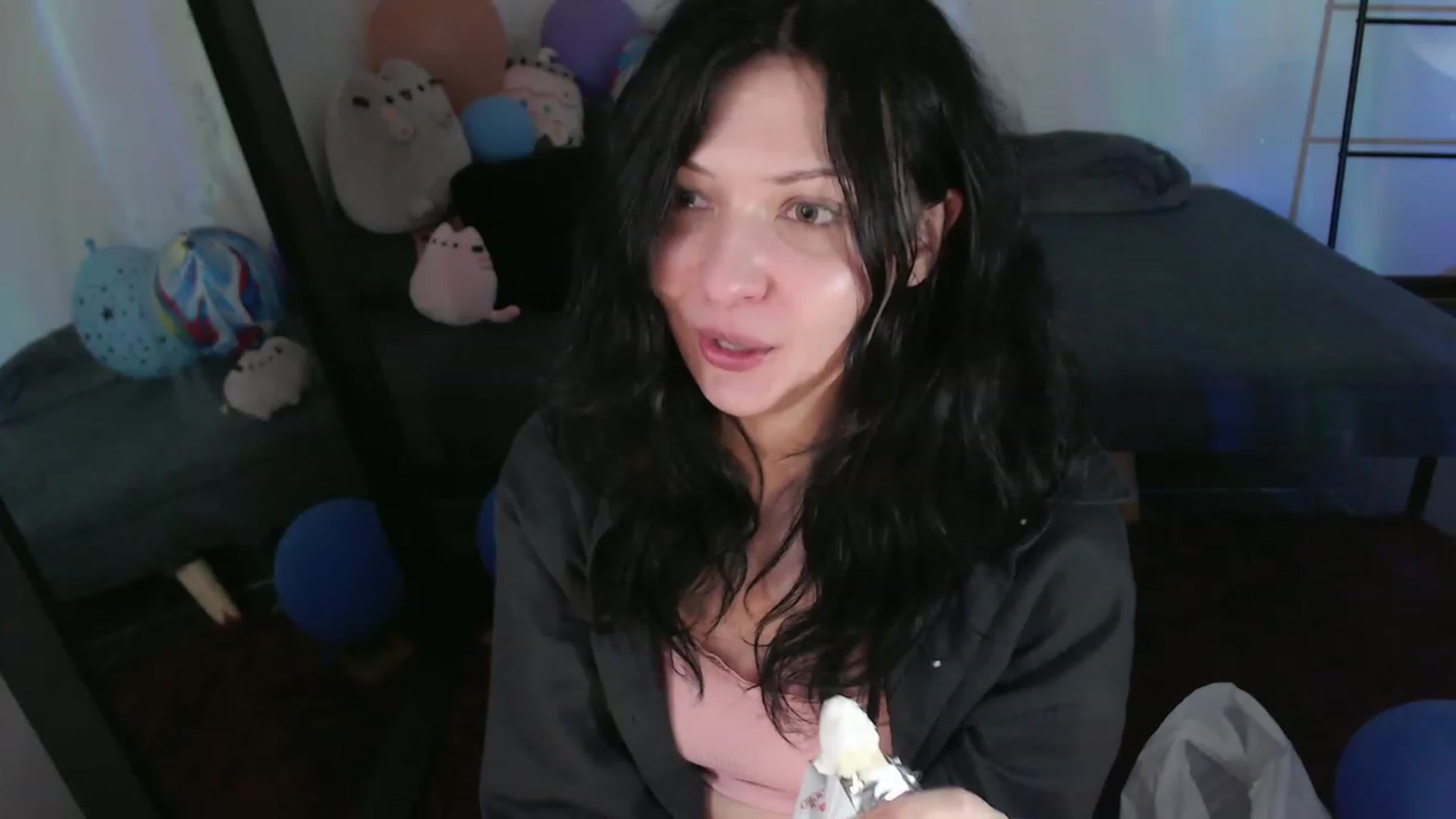 Gallery image thumbnail from RoomToAvoid's myfreecams stream on, 01/12/2024, 06:04 image 19 of 20