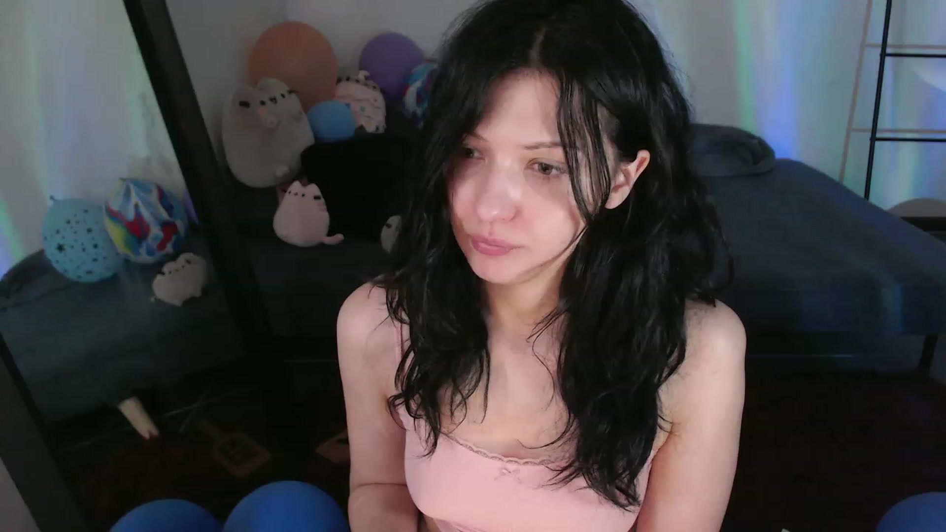 Gallery image thumbnail from RoomToAvoid's myfreecams stream on, 01/12/2024, 06:04 image 17 of 20