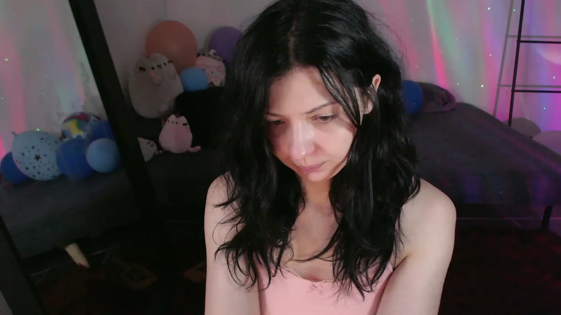 Gallery image thumbnail from RoomToAvoid's myfreecams stream on, 01/12/2024, 06:04 image 6 of 20