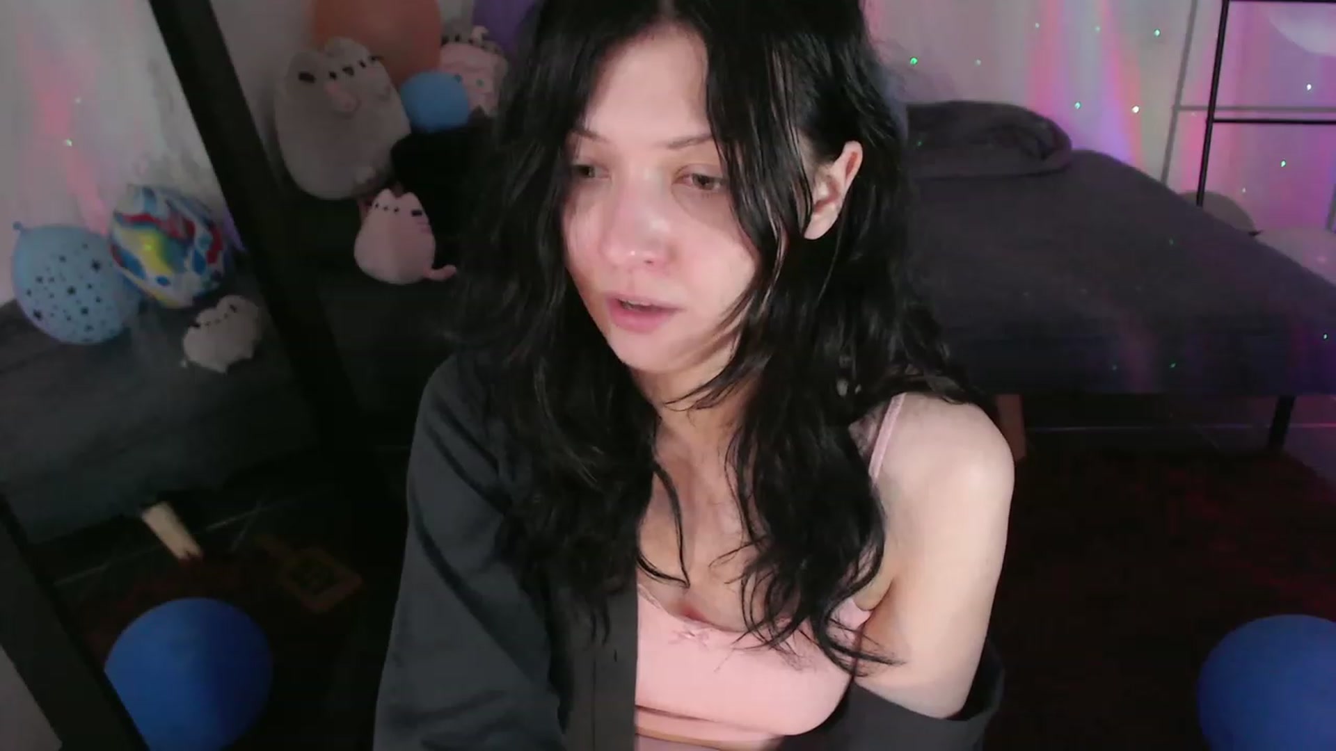 Gallery image thumbnail from RoomToAvoid's myfreecams stream on, 01/12/2024, 06:04 image 12 of 20