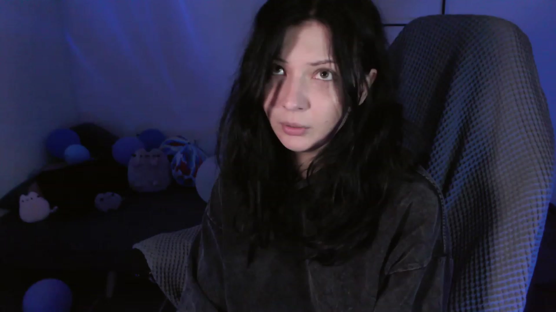 Gallery image thumbnail from RoomToAvoid's myfreecams stream on, 01/14/2024, 01:47 image 7 of 20