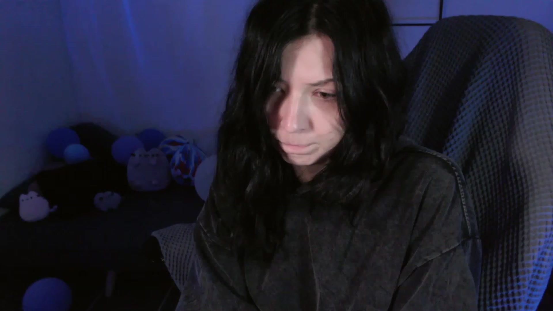 Gallery image thumbnail from RoomToAvoid's myfreecams stream on, 01/14/2024, 01:47 image 13 of 20