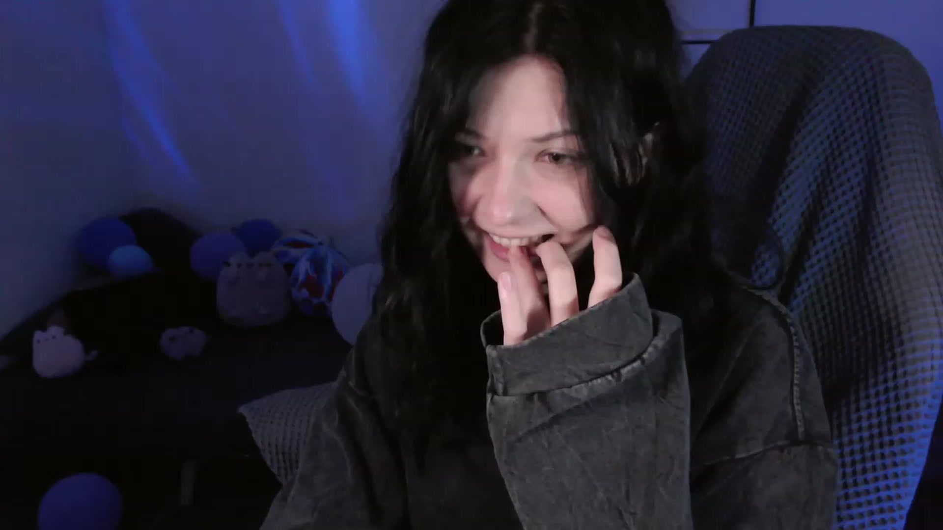 Gallery image thumbnail from RoomToAvoid's myfreecams stream on, 01/14/2024, 01:47 image 6 of 20