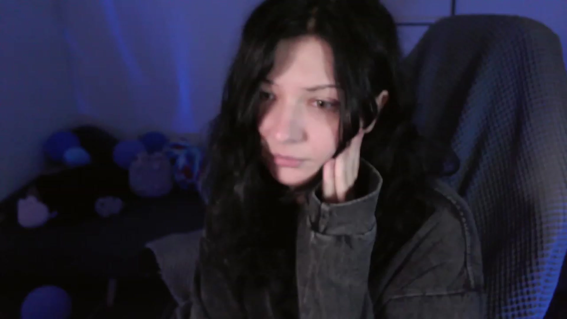 Gallery image thumbnail from RoomToAvoid's myfreecams stream on, 01/14/2024, 01:47 image 11 of 20