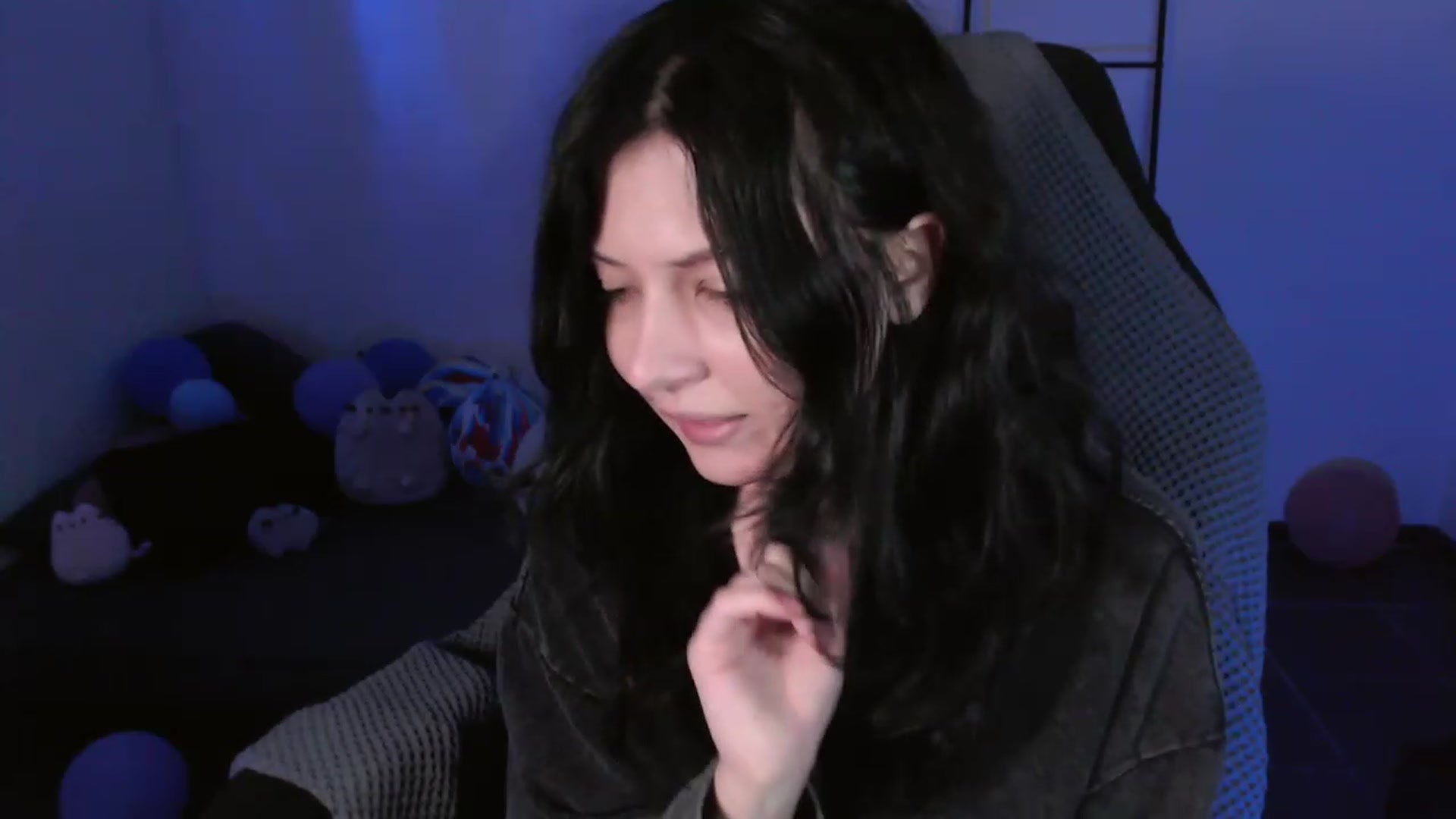 Gallery image thumbnail from RoomToAvoid's myfreecams stream on, 01/14/2024, 01:47 image 18 of 20