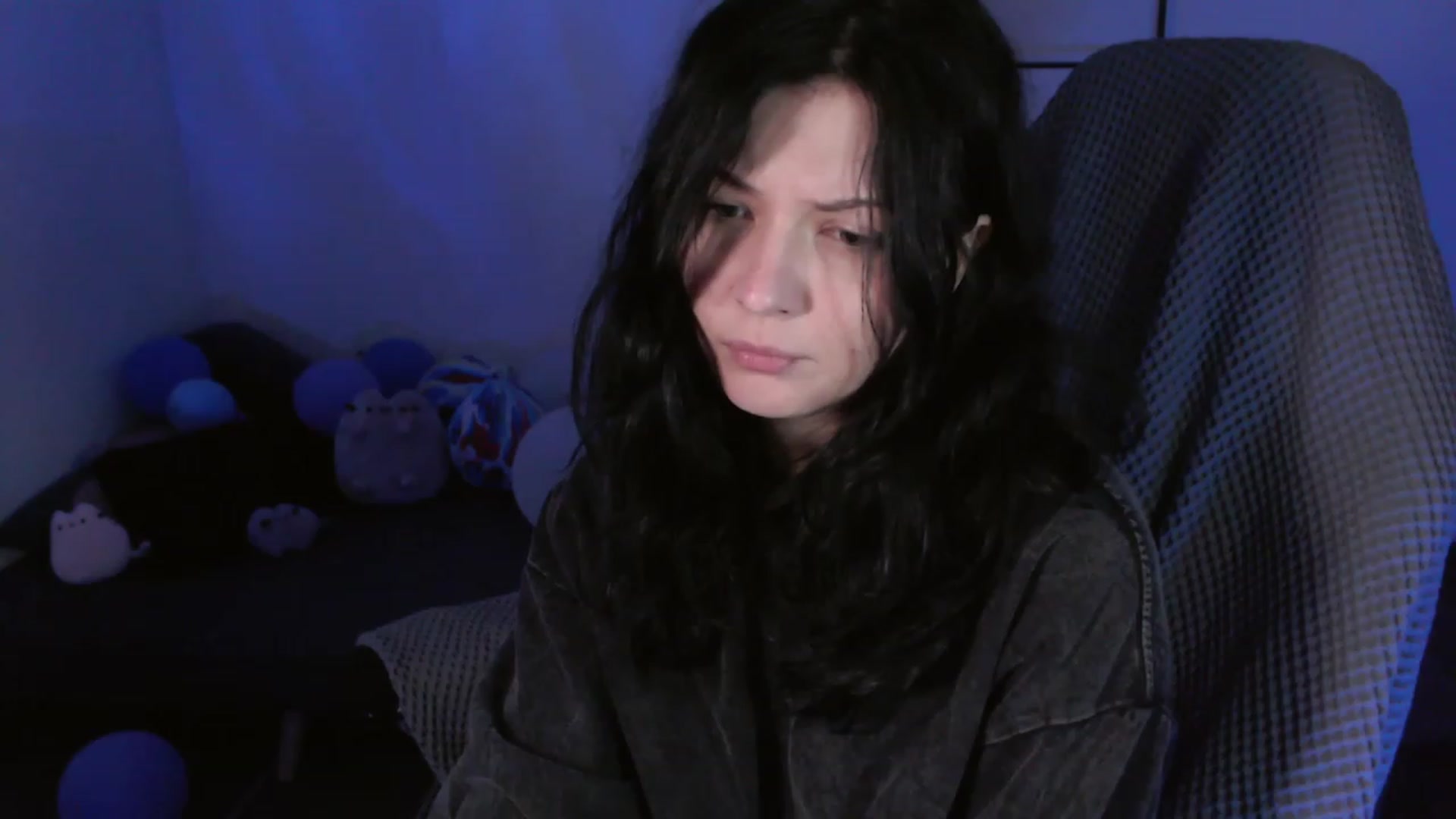 Gallery image thumbnail from RoomToAvoid's myfreecams stream on, 01/14/2024, 01:47 image 10 of 20