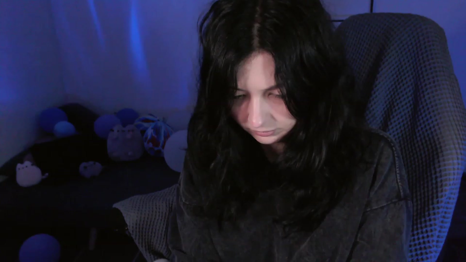 Gallery image thumbnail from RoomToAvoid's myfreecams stream on, 01/14/2024, 01:47 image 15 of 20
