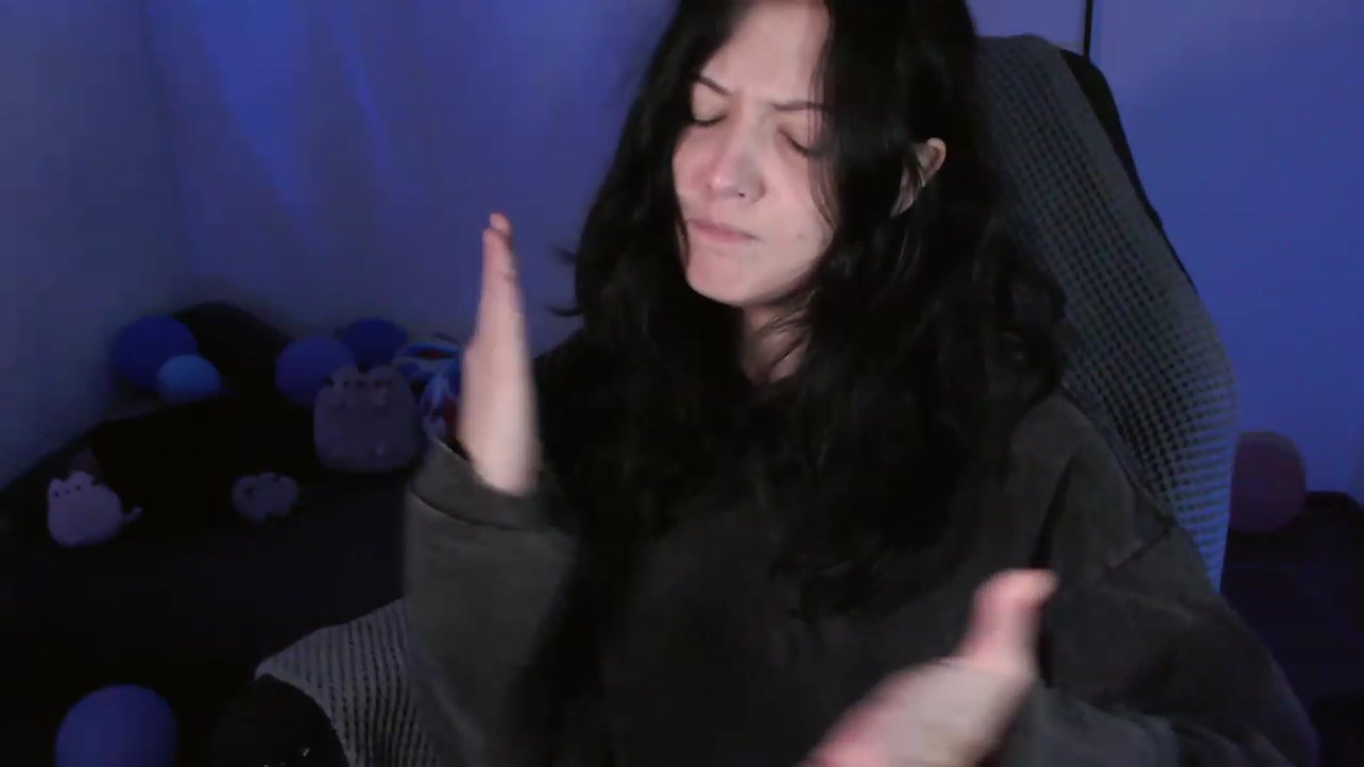 Gallery image thumbnail from RoomToAvoid's myfreecams stream on, 01/14/2024, 01:47 image 17 of 20