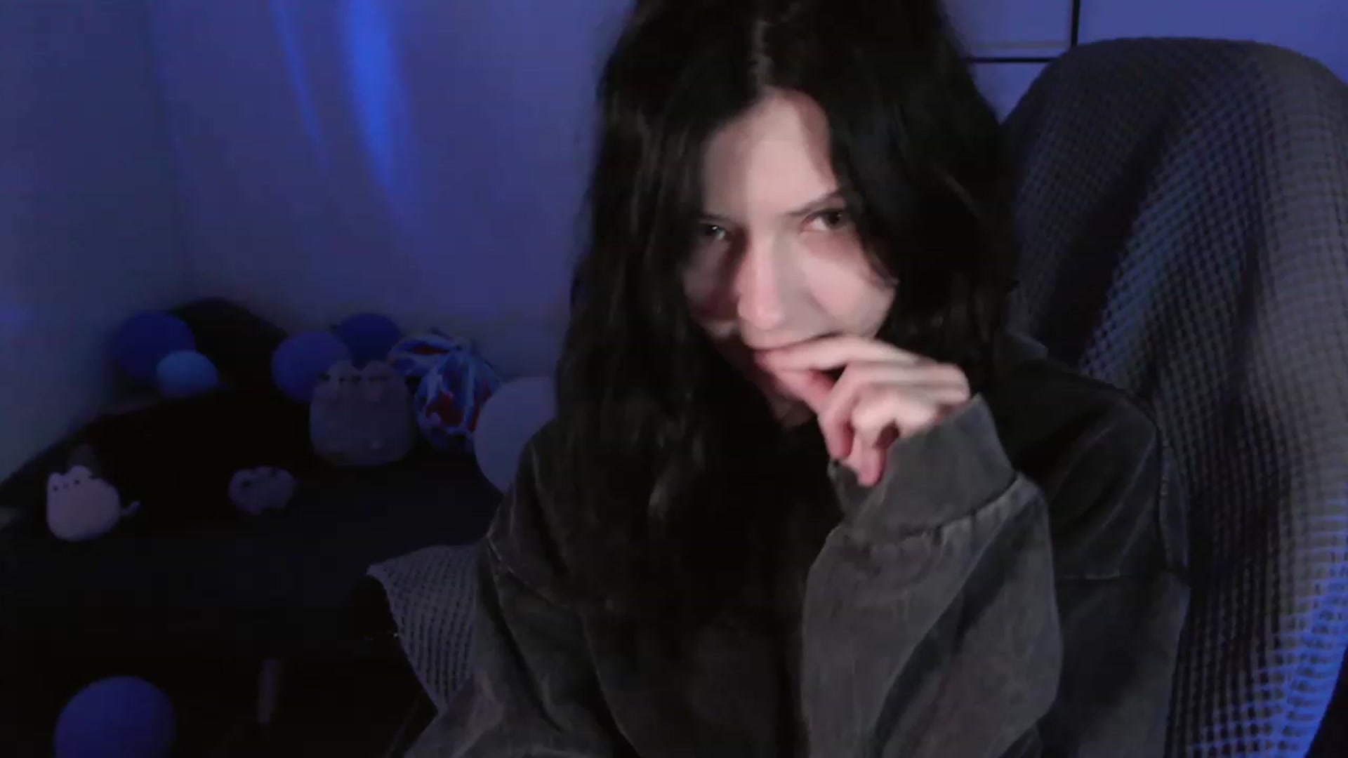 Gallery image thumbnail from RoomToAvoid's myfreecams stream on, 01/14/2024, 01:47 image 12 of 20